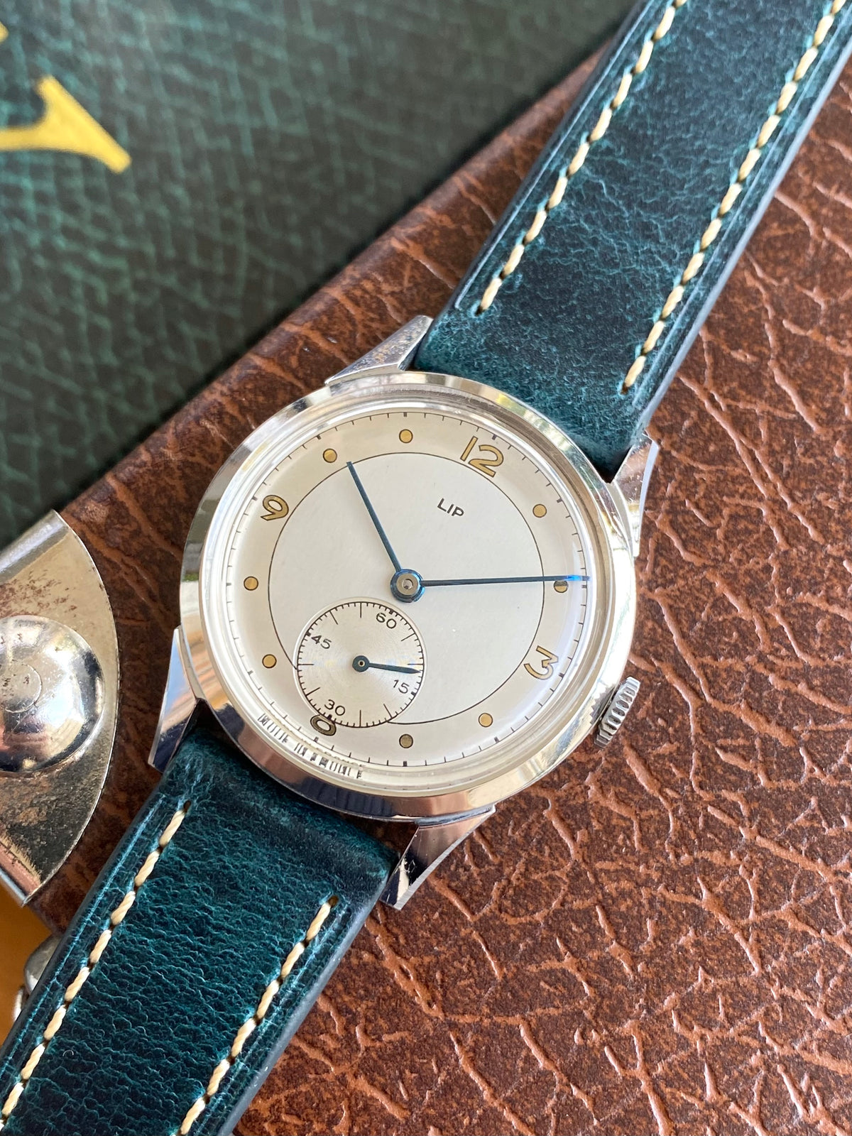 LIP R25 Made In France NOS Neuve de Stock Montre Vintage Mécanique 1940