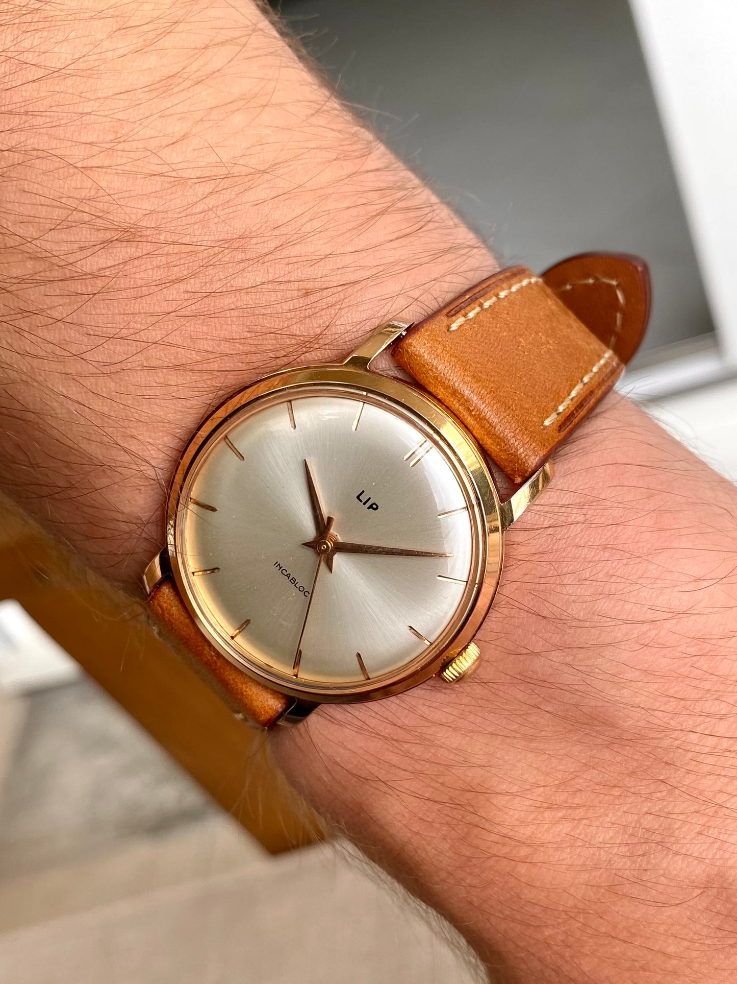LIP R23 Montre Vintage Française Mécanique Plaqué Or 1960