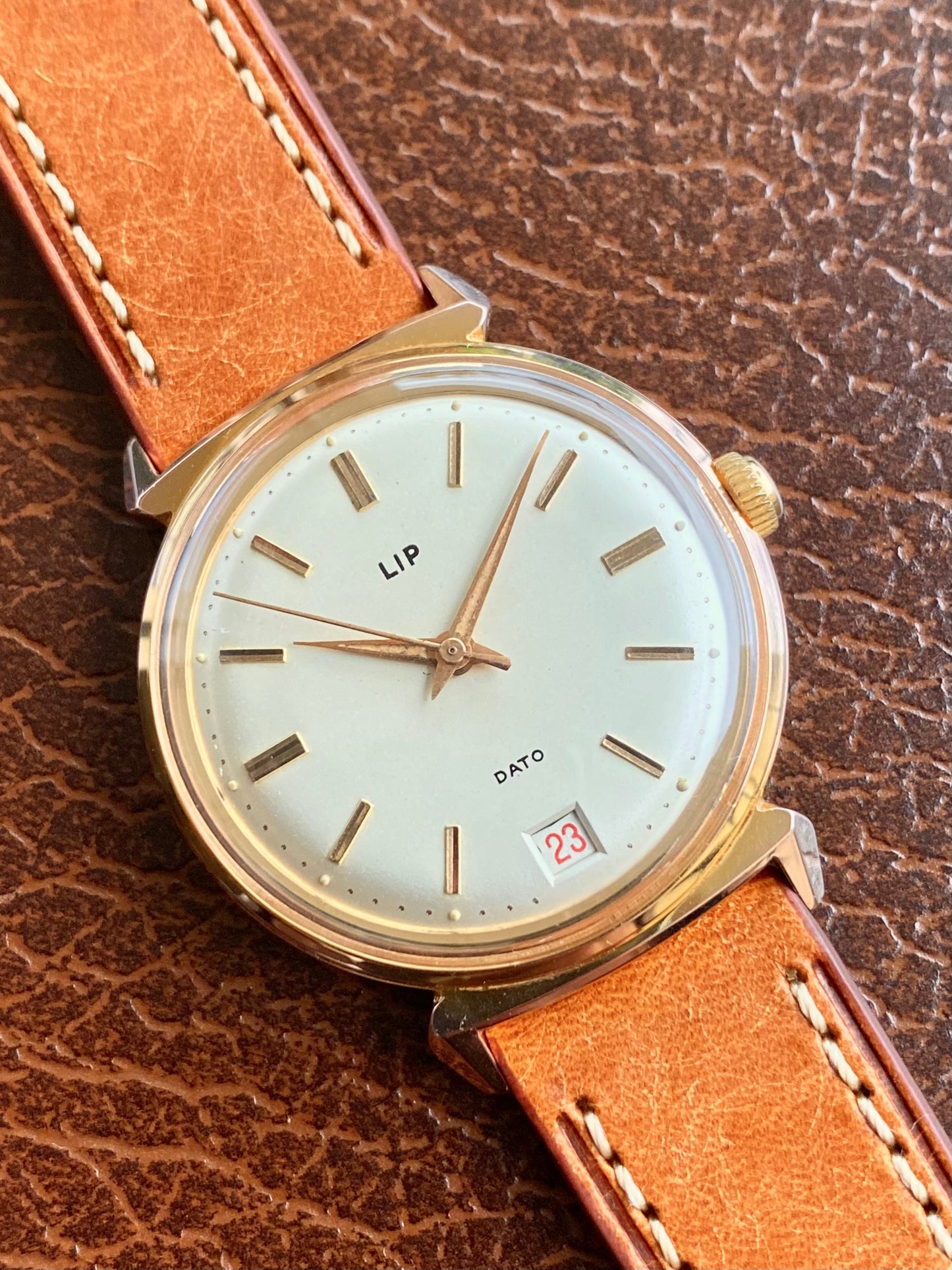 LIP Dato Bull-Horn R23c France - Montre Vintage Mécanique Plaqué Or 1960