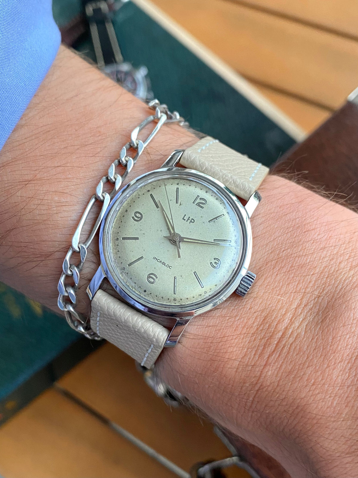 LIP France R23 Ivoire - Montre Vintage Mécanique Patinée Acier - 1960