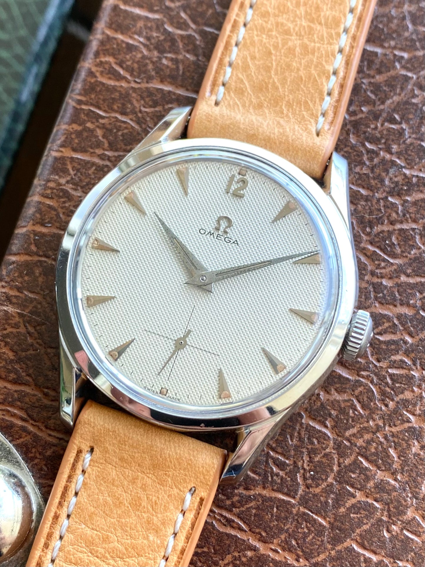 Omega 2639-13 Cadran Guilloché Nid D’abeille Montre Vintage Mécanique Cal. 266 Acier 1953