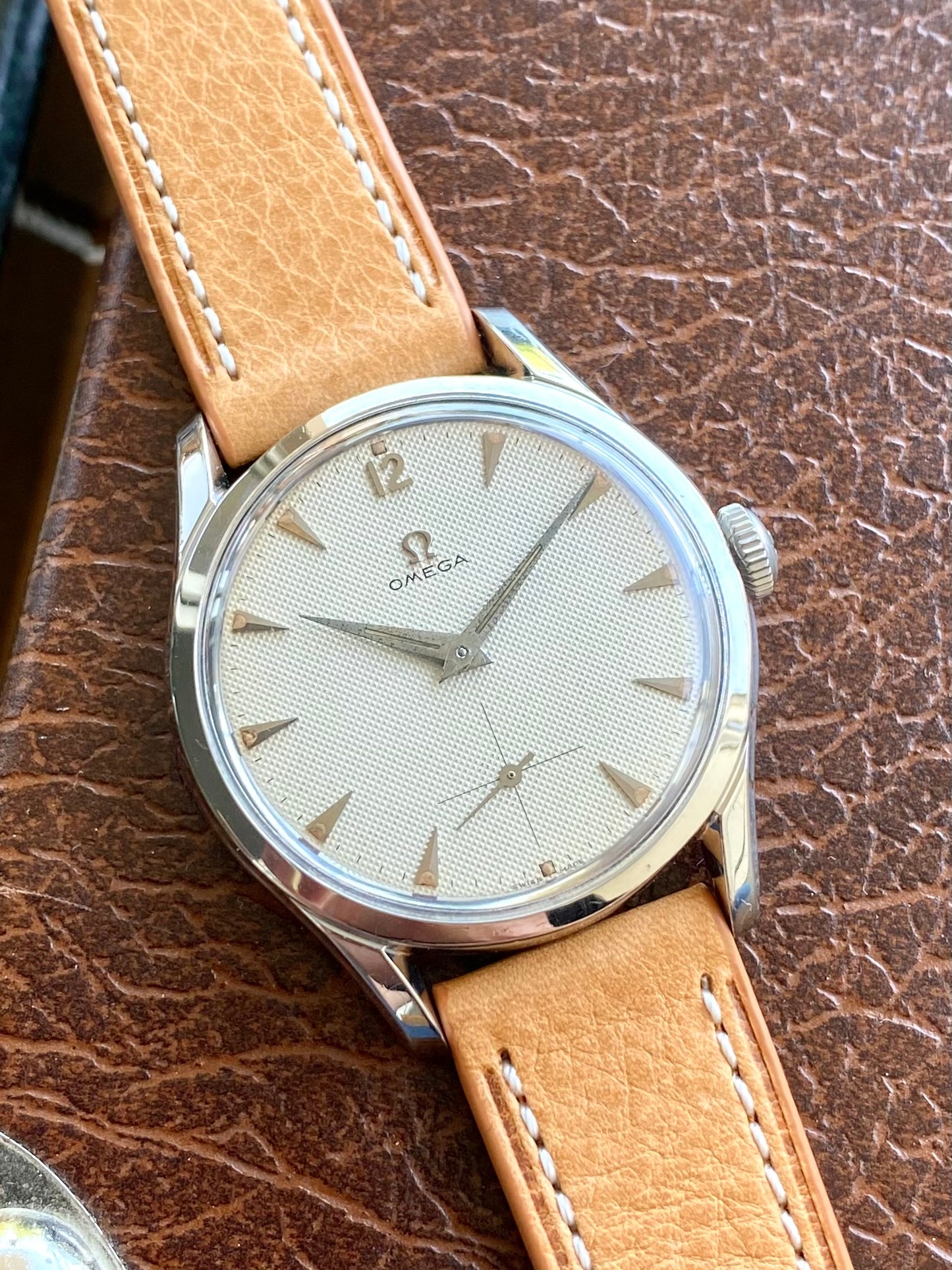 Omega 2639-13 Cadran Guilloché Nid D’abeille Montre Vintage Mécanique Cal. 266 Acier 1953