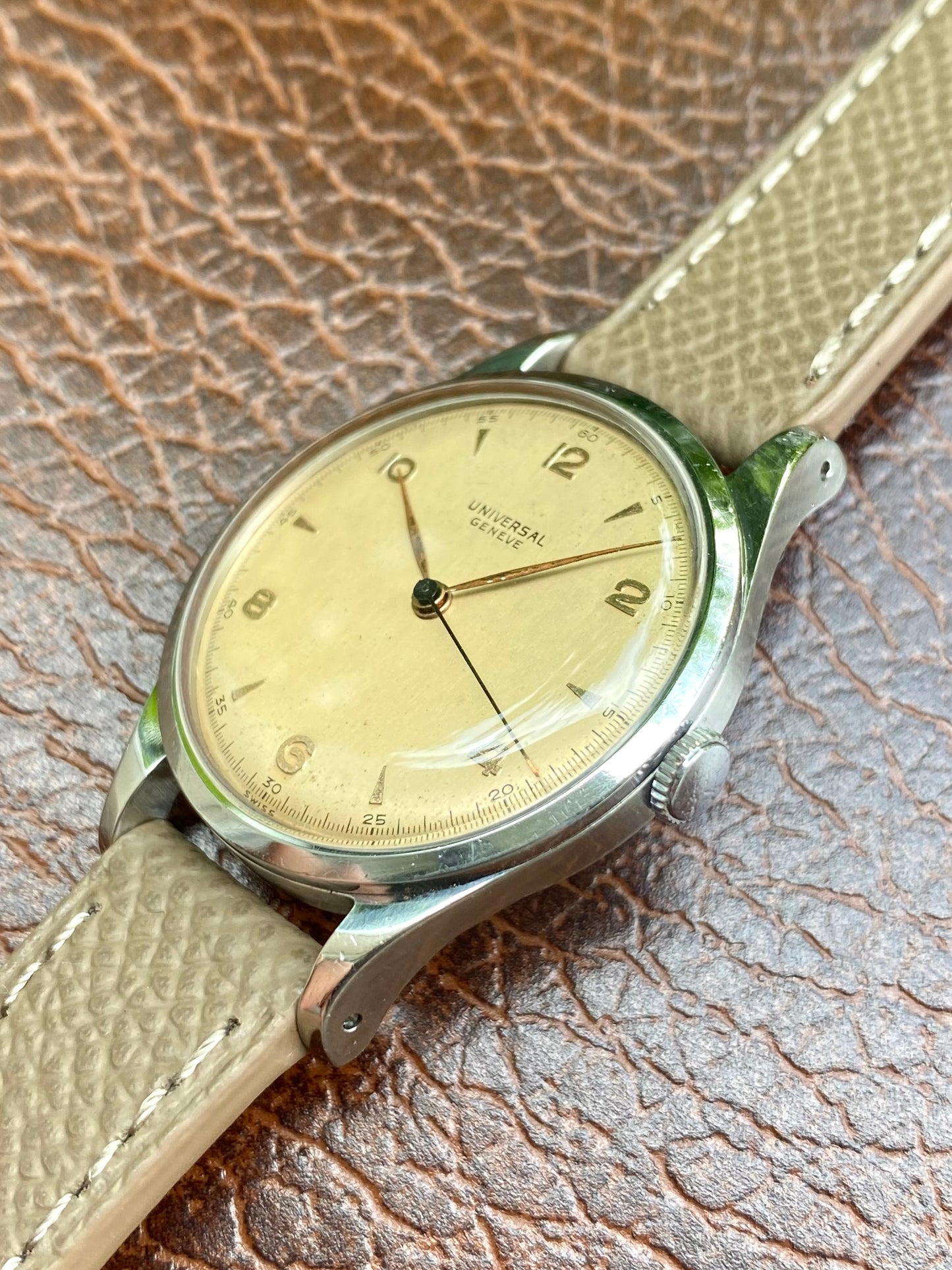 Universal Genève Calatrava Cal. 129 Montre Vintage Mécanique Acier 20410 - 1944