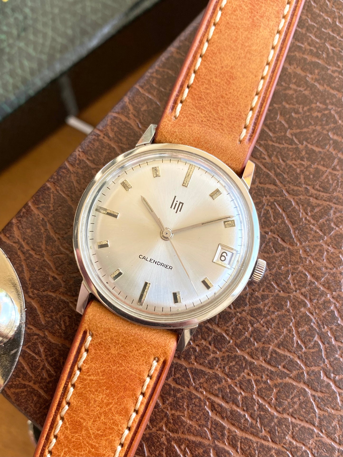 LIP Calendrier R136F Montre Vintage Mécanique France - Boîtier Monobloc 1960