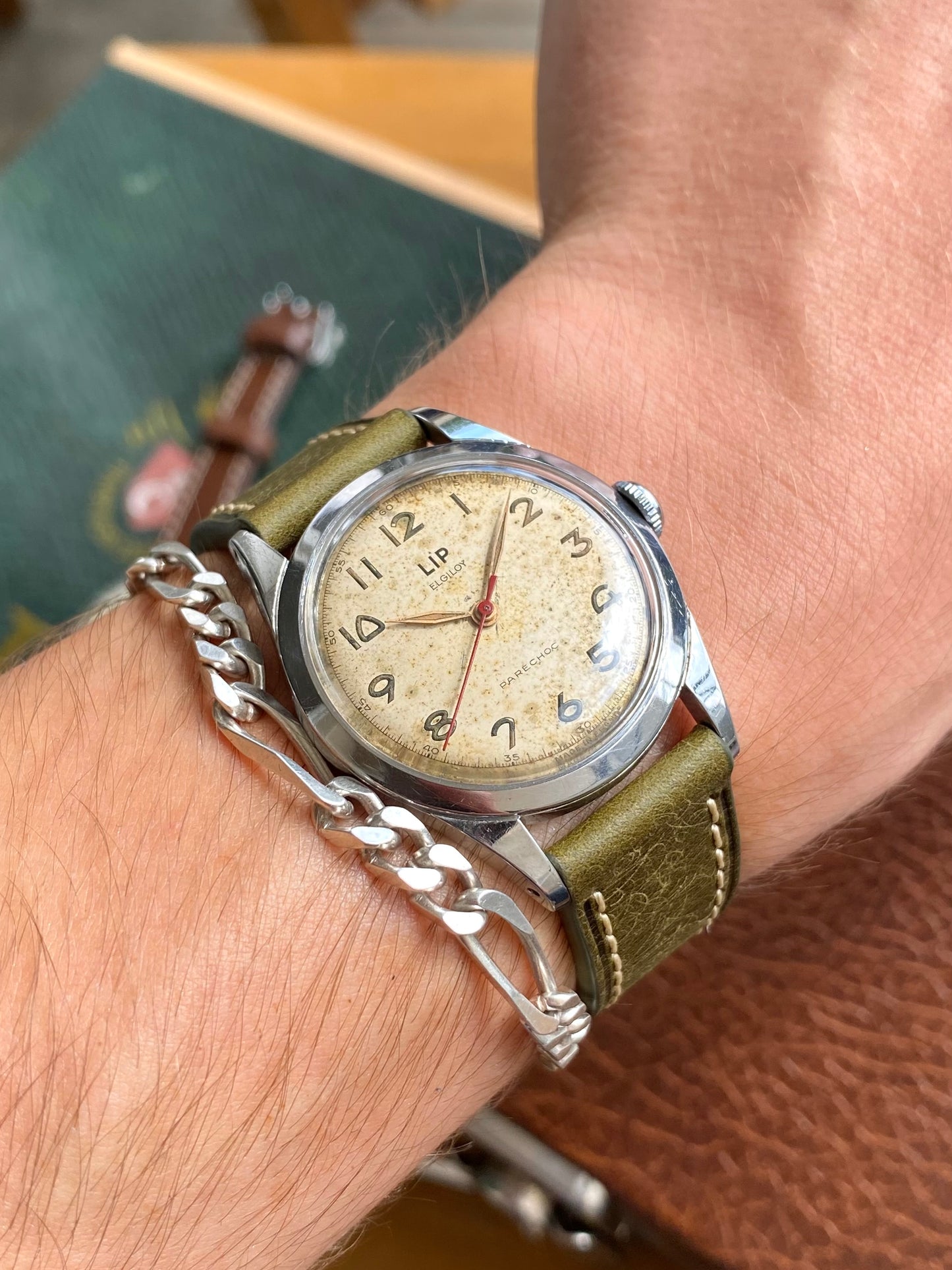 LIP Elgiloy R25 PareChoc Made In France Patinée - Montre Vintage Mécanique 1950