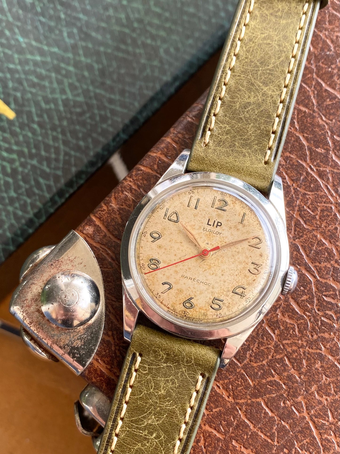 LIP Elgiloy R25 PareChoc Made In France Patinée - Montre Vintage Mécanique 1950