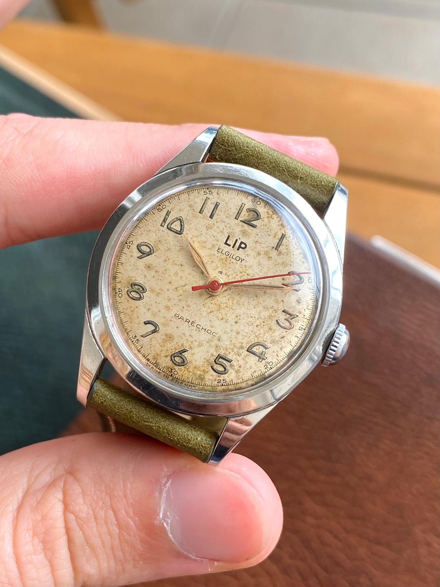 LIP Elgiloy R25 PareChoc Made In France Patinée - Montre Vintage Mécanique 1950