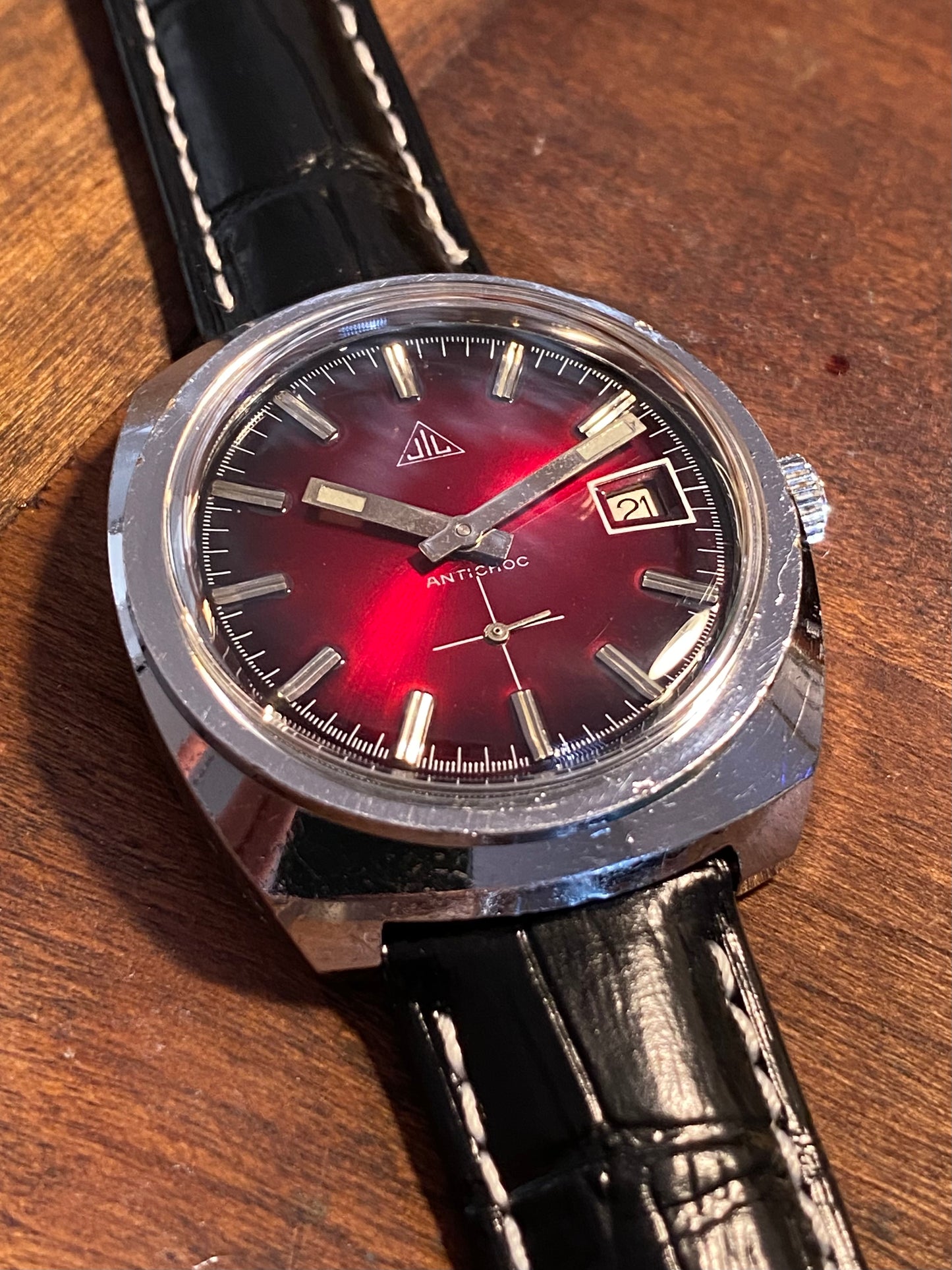 JIL Montre Vintage Mécanique Cadran Rouge 1970