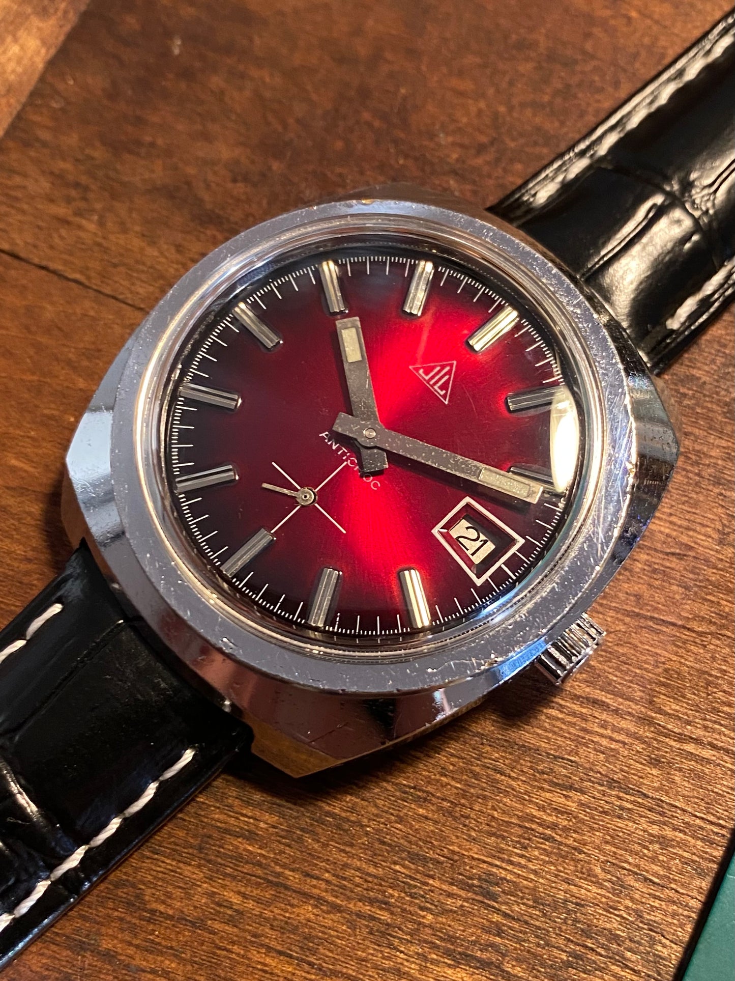 JIL Montre Vintage Mécanique Cadran Rouge 1970