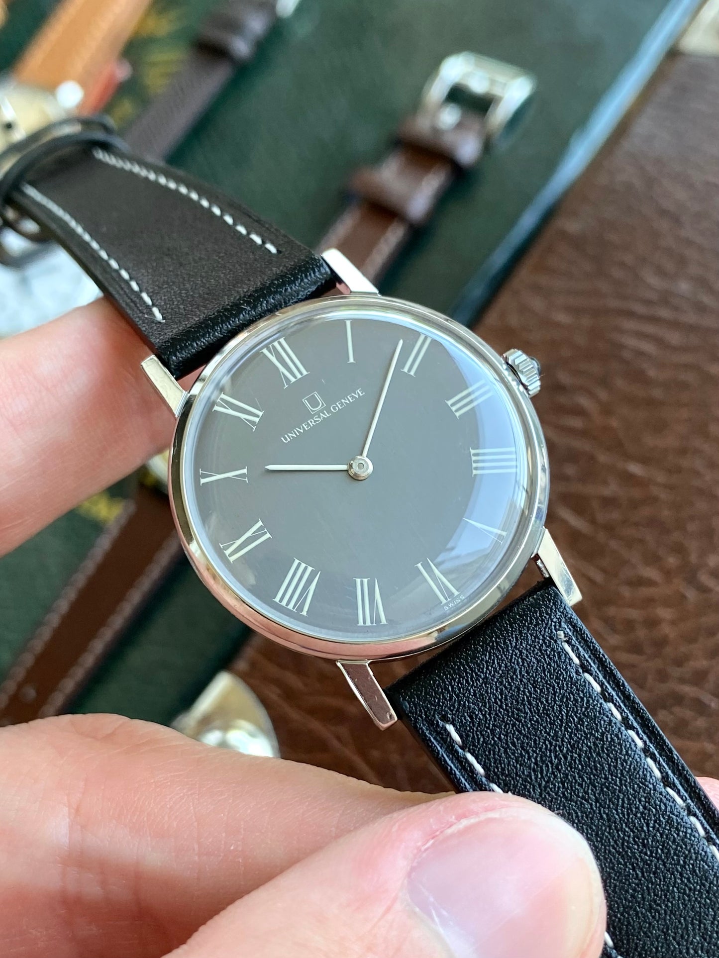 Universal Genève Extra-Plate Montre Vintage Mécanique Cadran Noir Cal. 42 Ref. 842109 - 1960