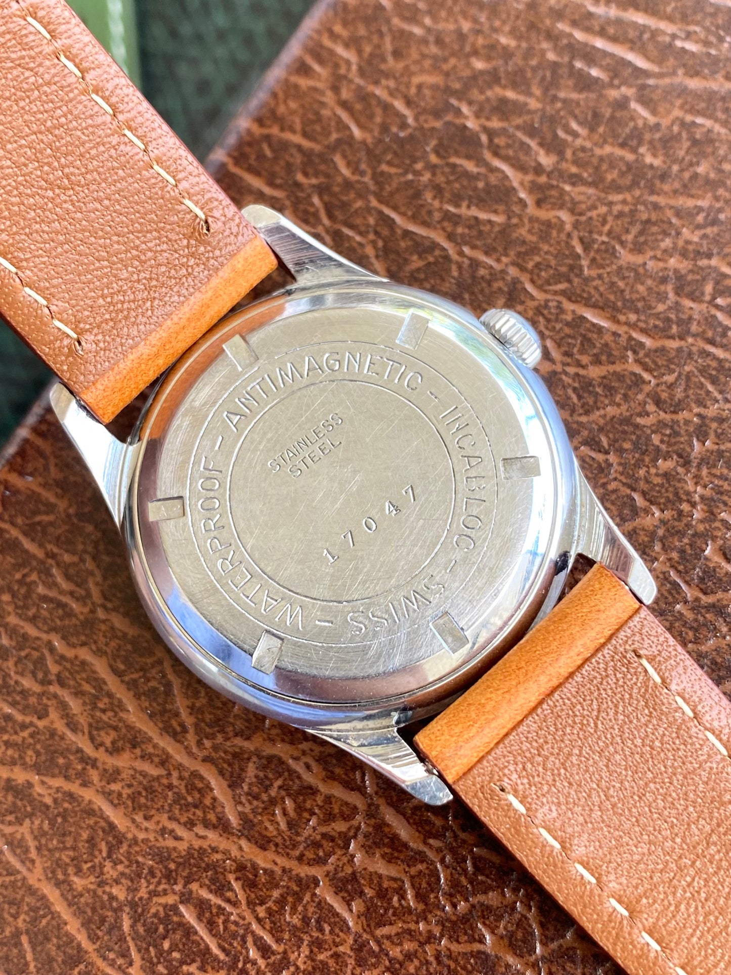 Beleco Montre Vintage Suisse Cadran Tuxedo - Mouvement mécanique 1940