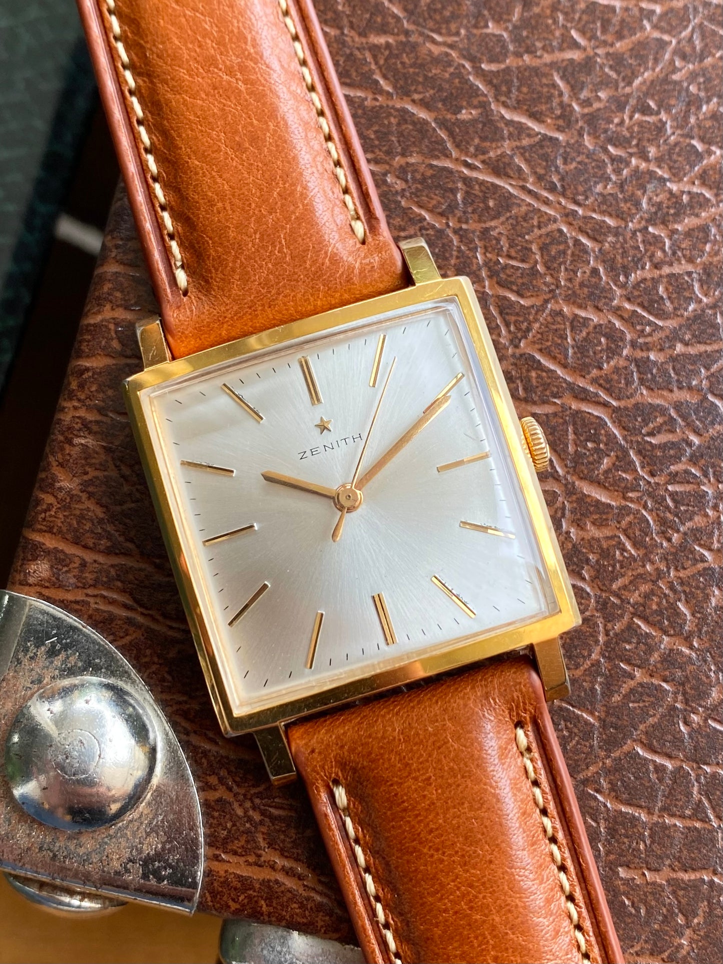 Zenith Montre Suisse Vintage Mécanique Plaqué Or Boitier Carré 1960