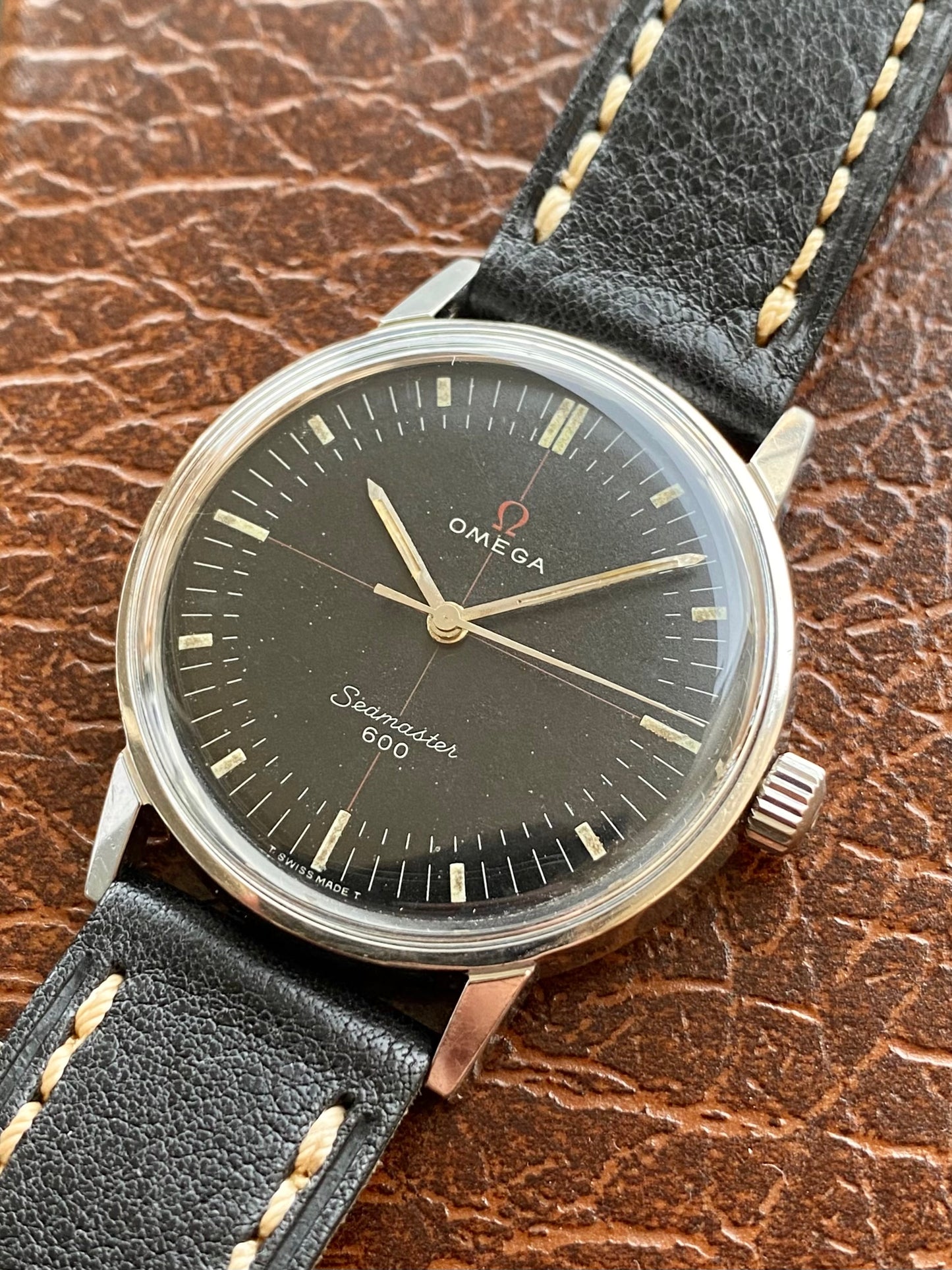 Omega Seamaster 600 TECHNIC - Ref. 135.011 Cal. 601 - Montre Vintage Mécanique Rouge & Noir 1965