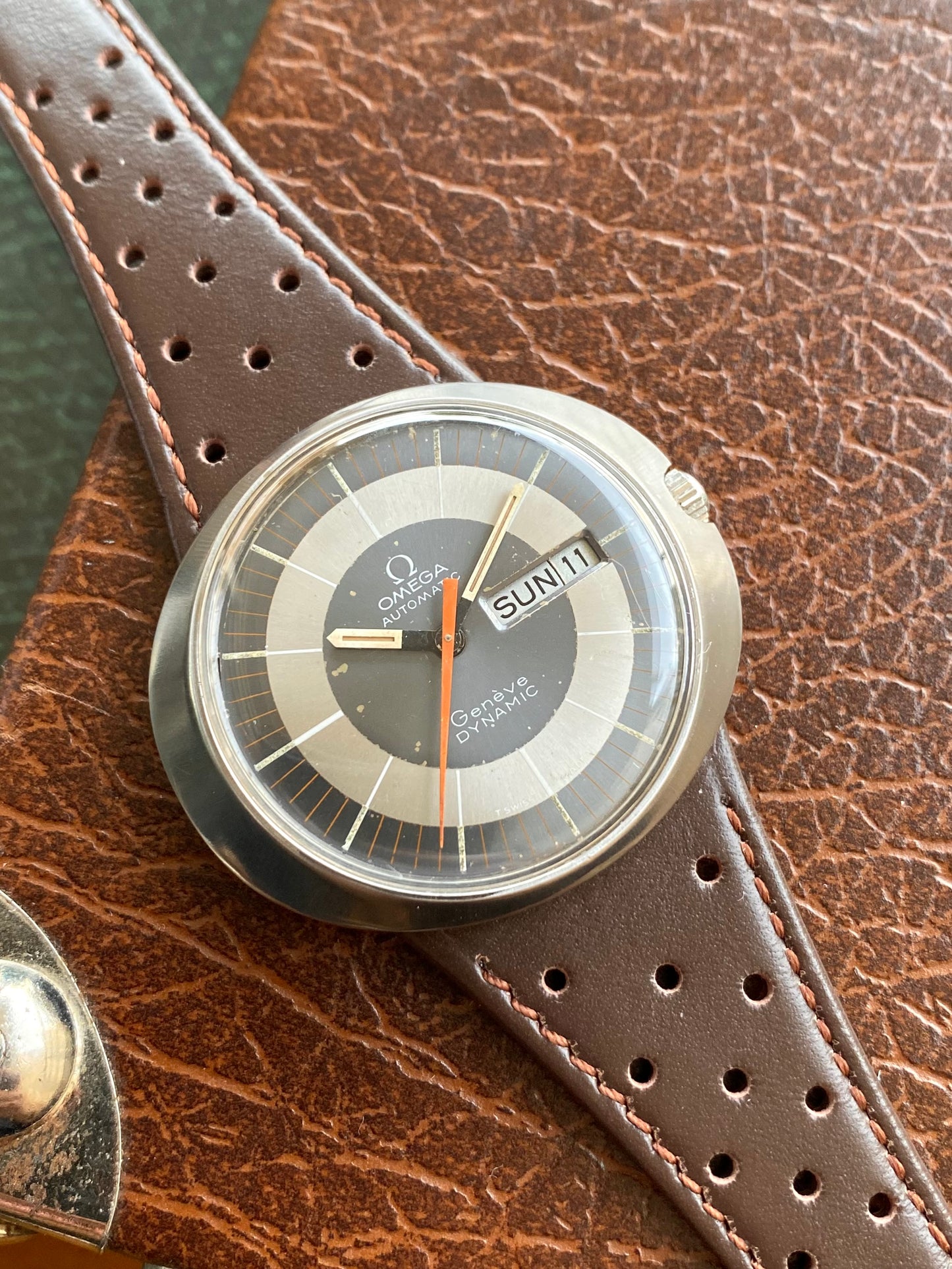 Omega Genève Dynamic Bullseye Automatic Jour Date - Cal. 752 Ref. 166.079 Montre Vintage Mécanique 1969