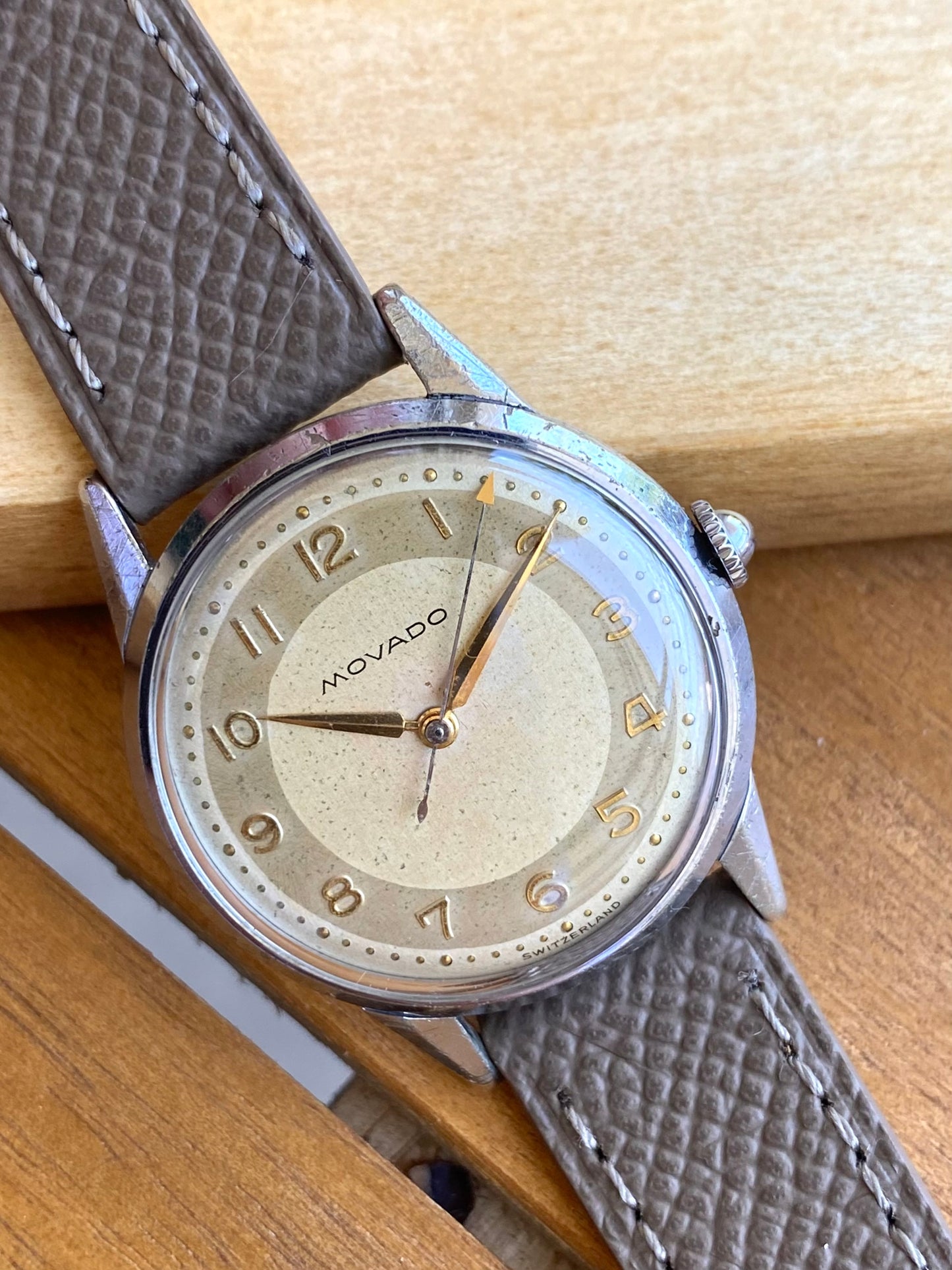 Movado Montre Vintage Mécanique Cadran Bi-Ton 1950