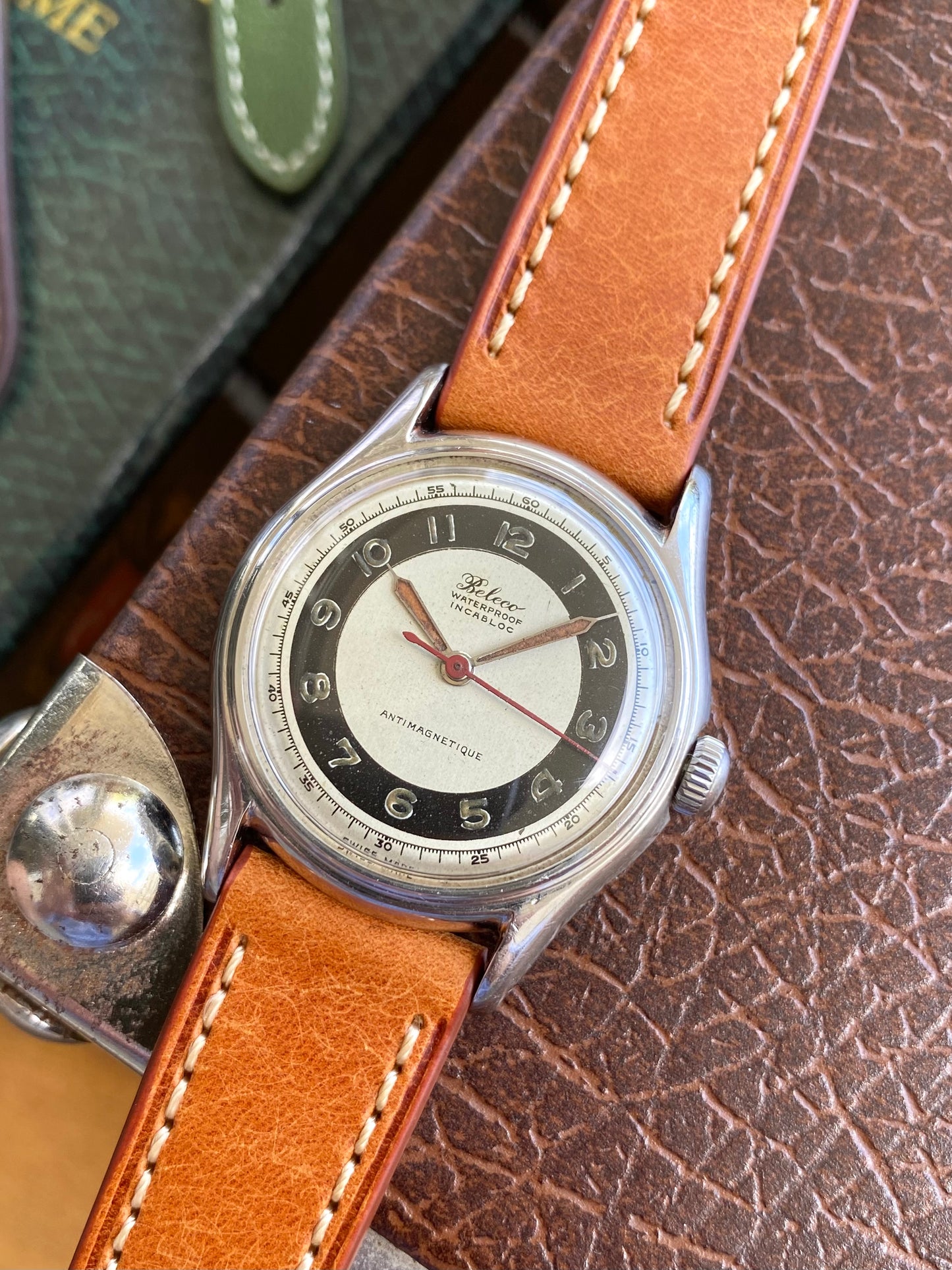 Beleco Montre Vintage Suisse Cadran Tuxedo - Mouvement mécanique 1940