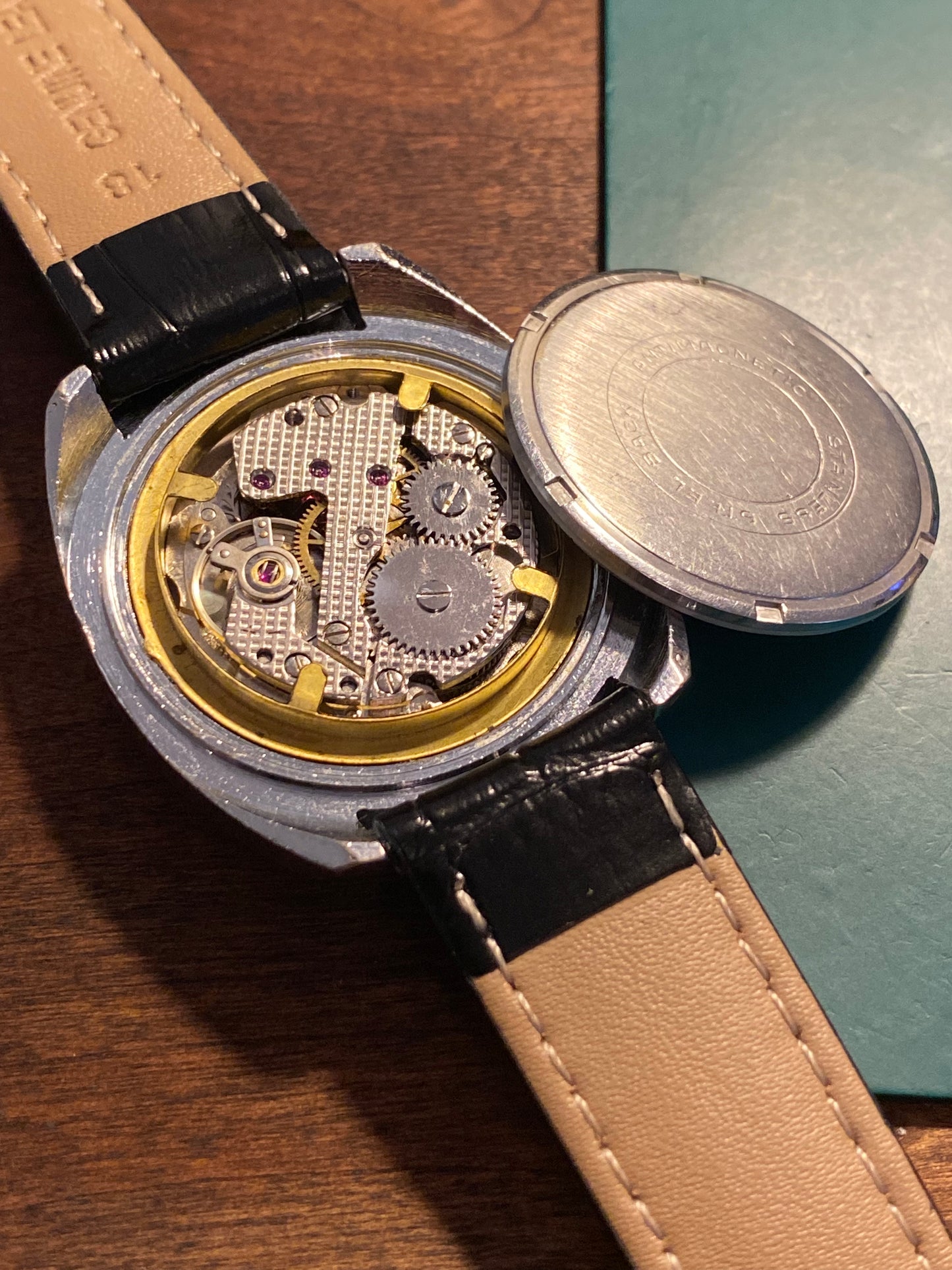 JIL Montre Vintage Mécanique Cadran Rouge 1970