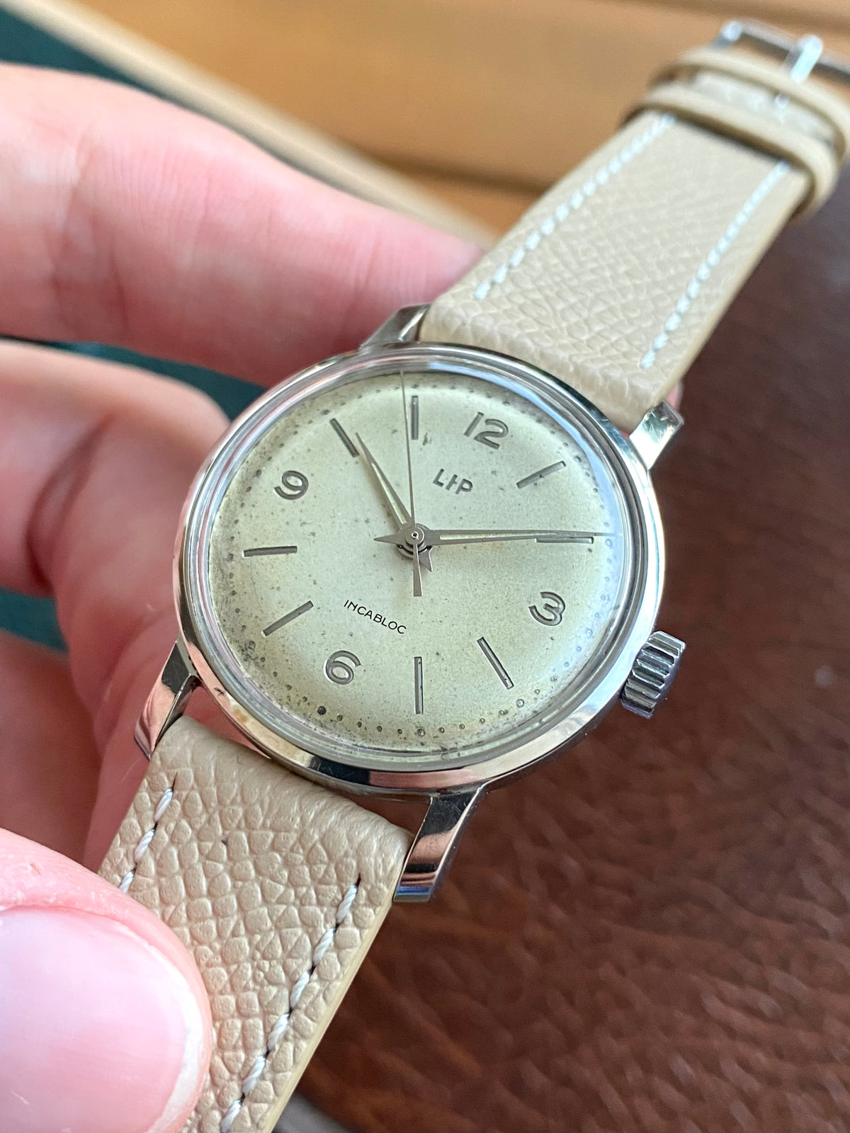LIP France R23 Ivoire - Montre Vintage Mécanique Patinée Acier - 1960