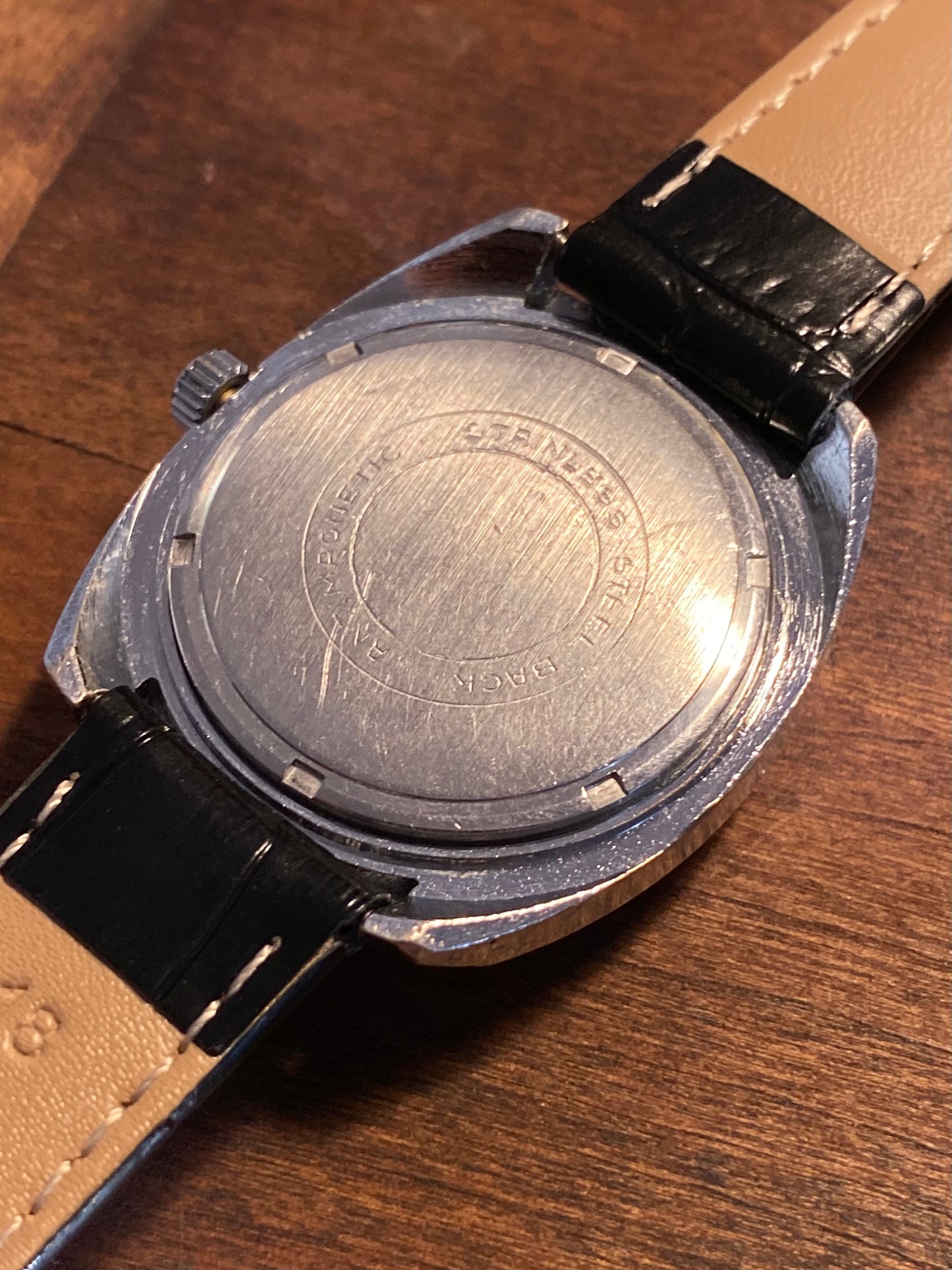 JIL Montre Vintage Mécanique Cadran Rouge 1970
