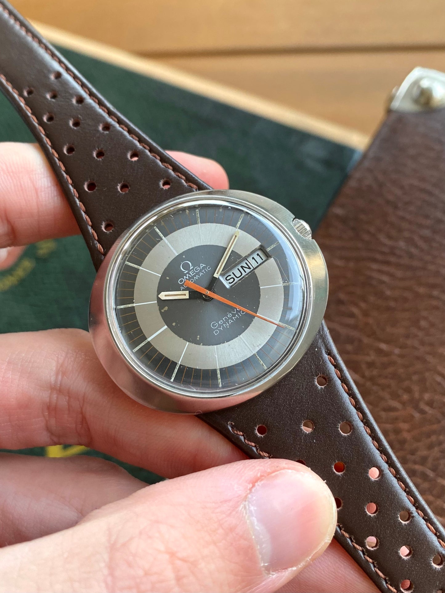 Omega Genève Dynamic Bullseye Automatic Jour Date - Cal. 752 Ref. 166.079 Montre Vintage Mécanique 1969