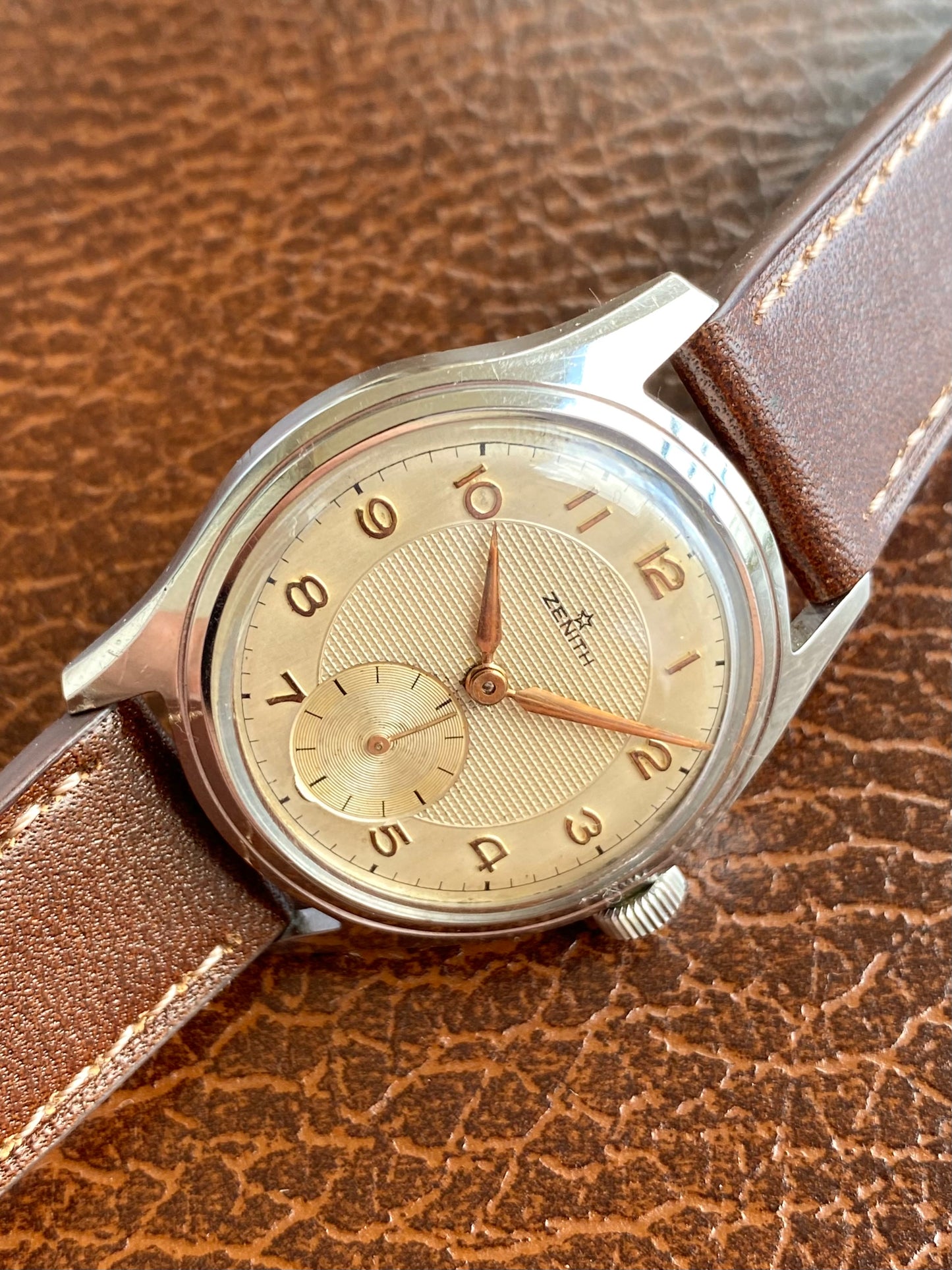 Zenith Montre Vintage Mécanique Cadran Guilloché Cal.106 - 1960