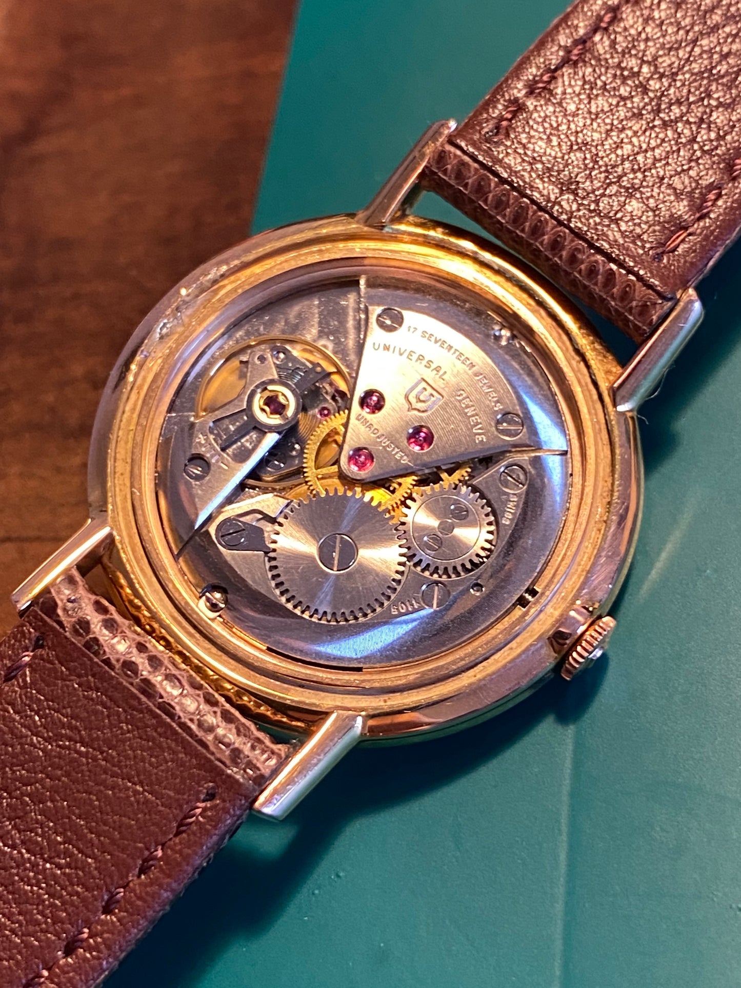 Universal Genève Montre Vintage Mécanique Plaqué Or Cal.1105 1960
