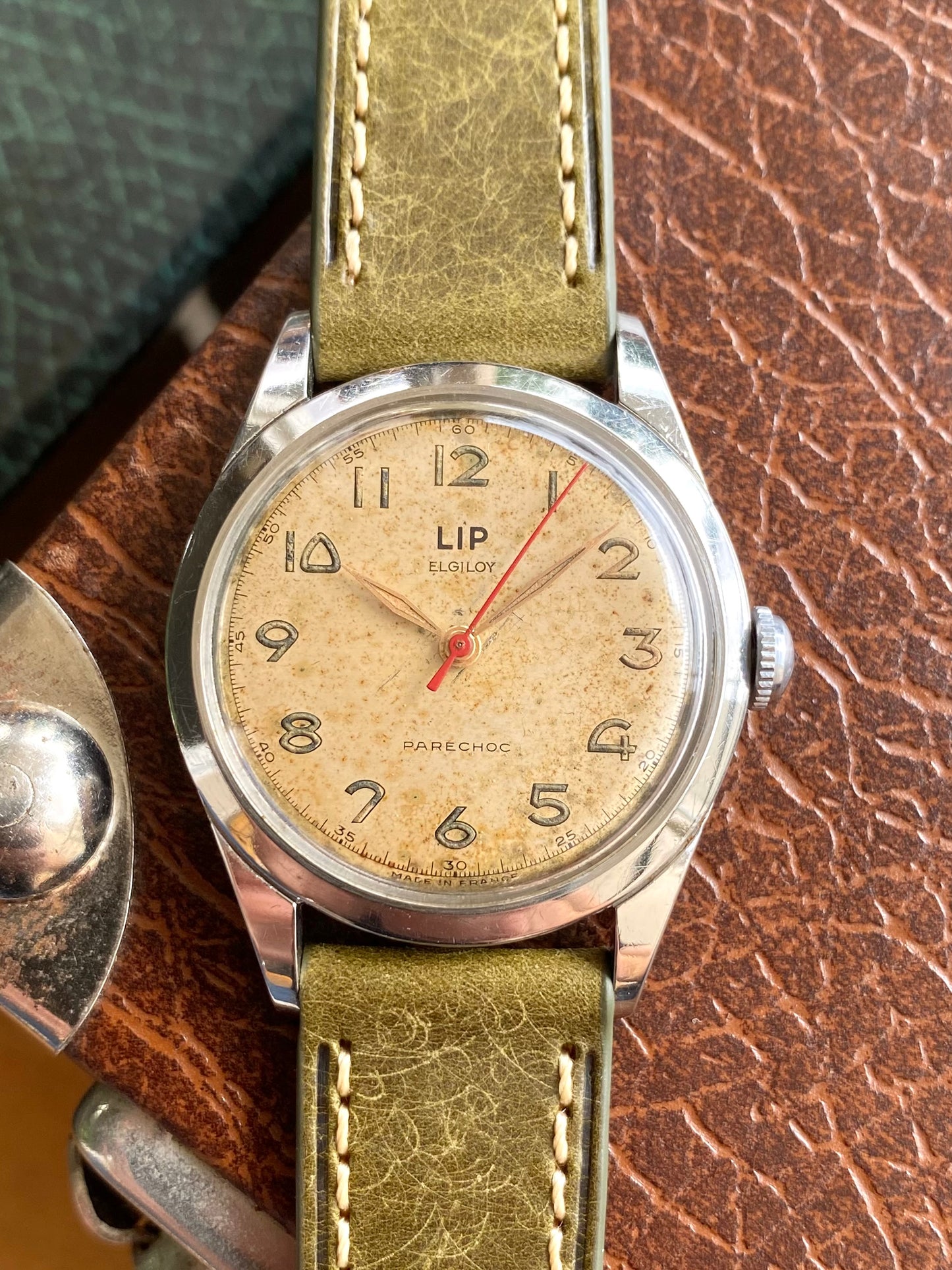 LIP Elgiloy R25 PareChoc Made In France Patinée - Montre Vintage Mécanique 1950