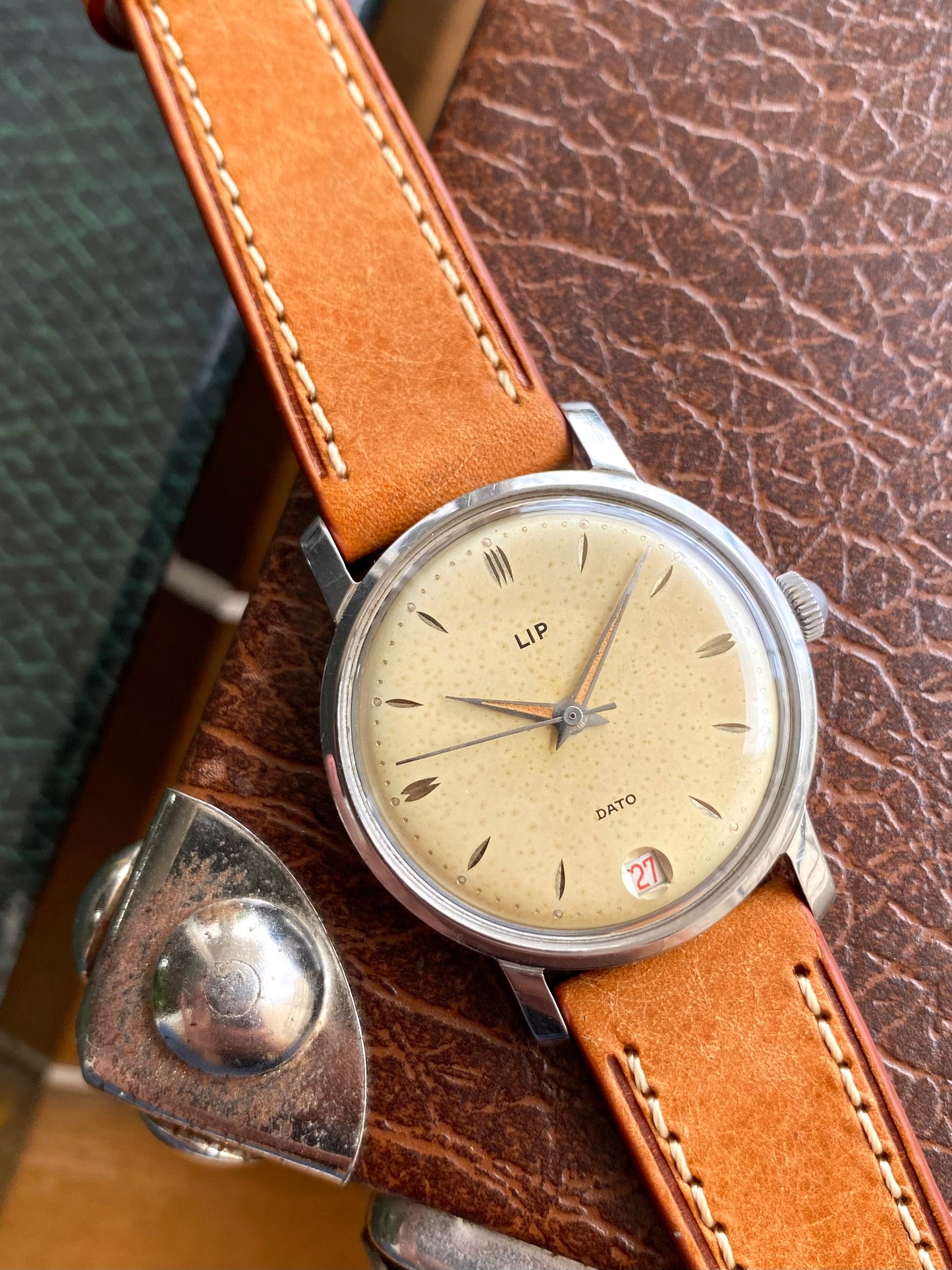 LIP Dato R23 - Montre Vintage France - Mécanique Acier Patinée 1960
