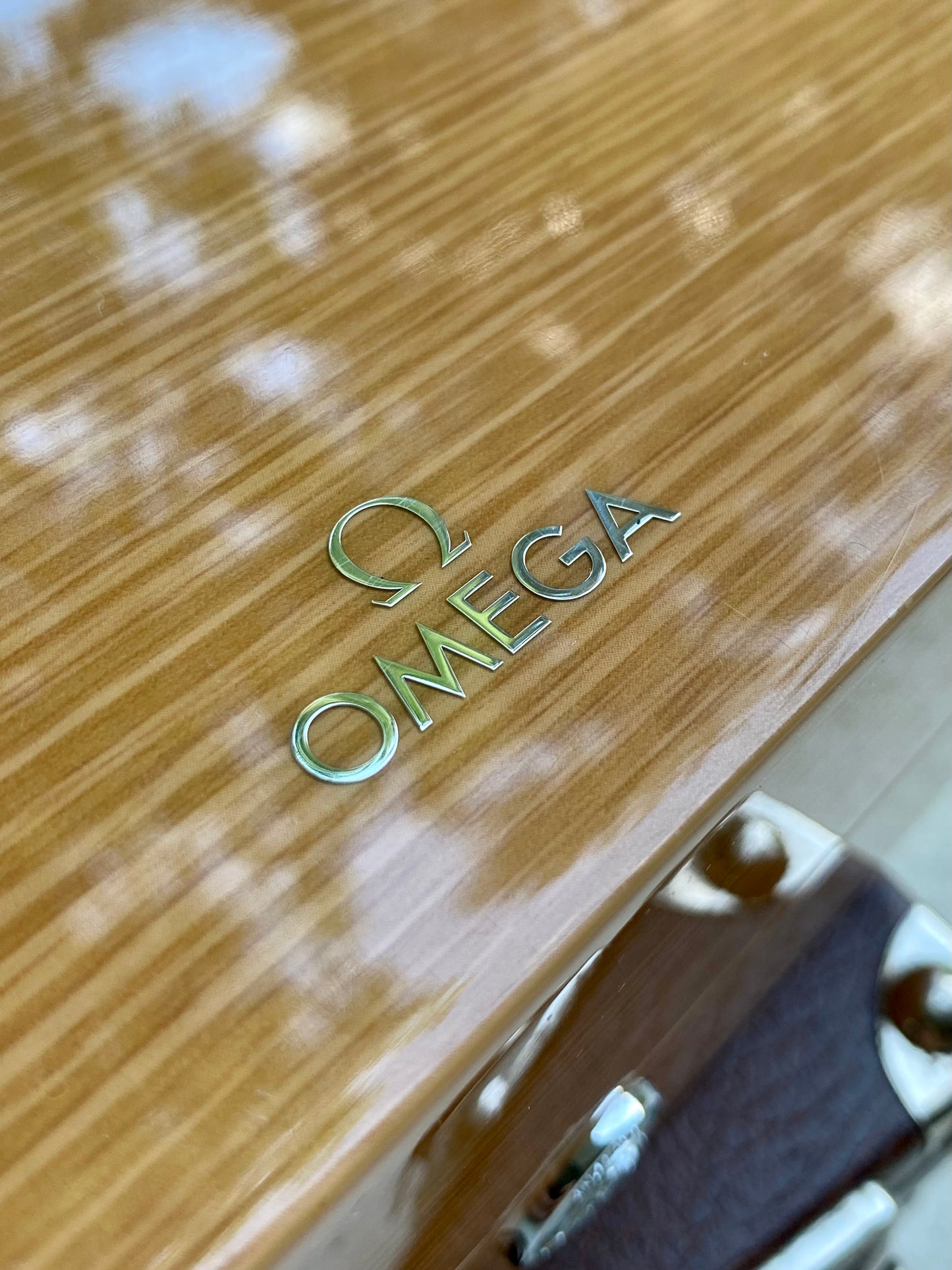 OMEGA Ecrin Boîte de Rangement Pour Montre de Luxe - Étui en Bois Laqué