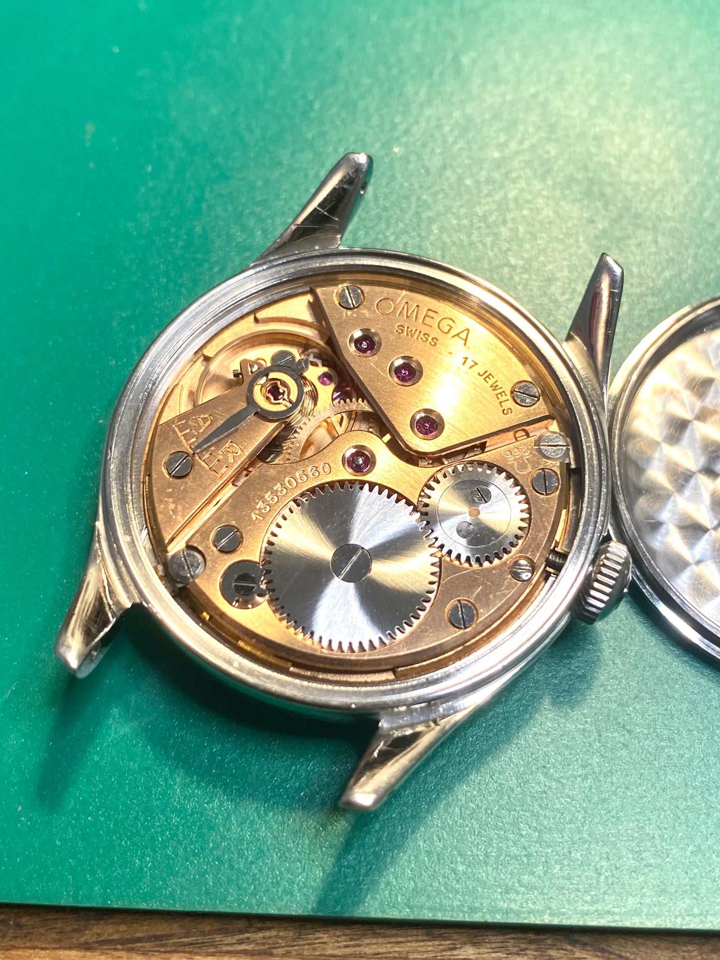 Omega 2639-13 Cadran Guilloché Nid D’abeille Montre Vintage Mécanique Cal. 266 Acier 1953