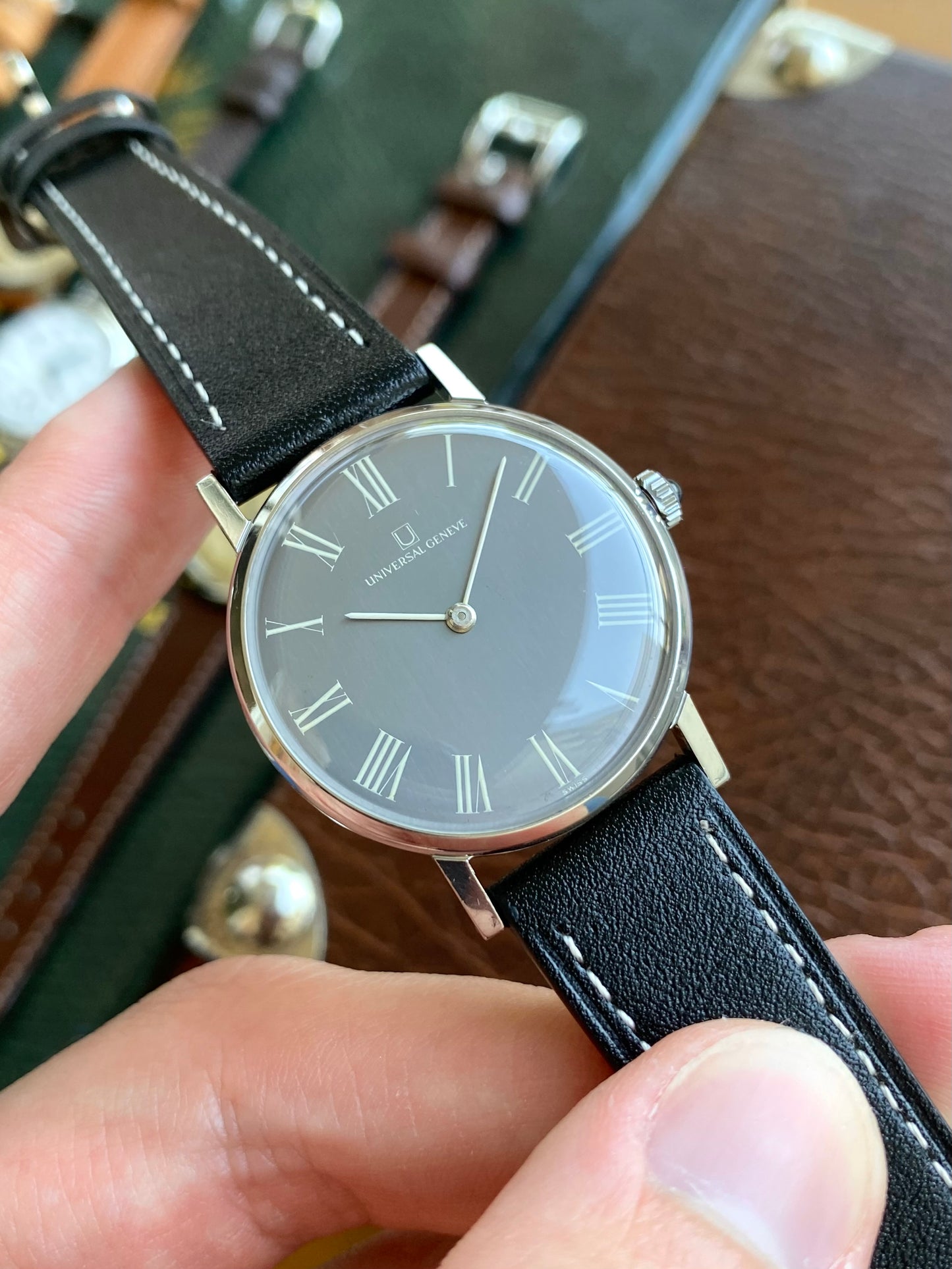 Universal Genève Extra-Plate Montre Vintage Mécanique Cadran Noir Cal. 42 Ref. 842109 - 1960