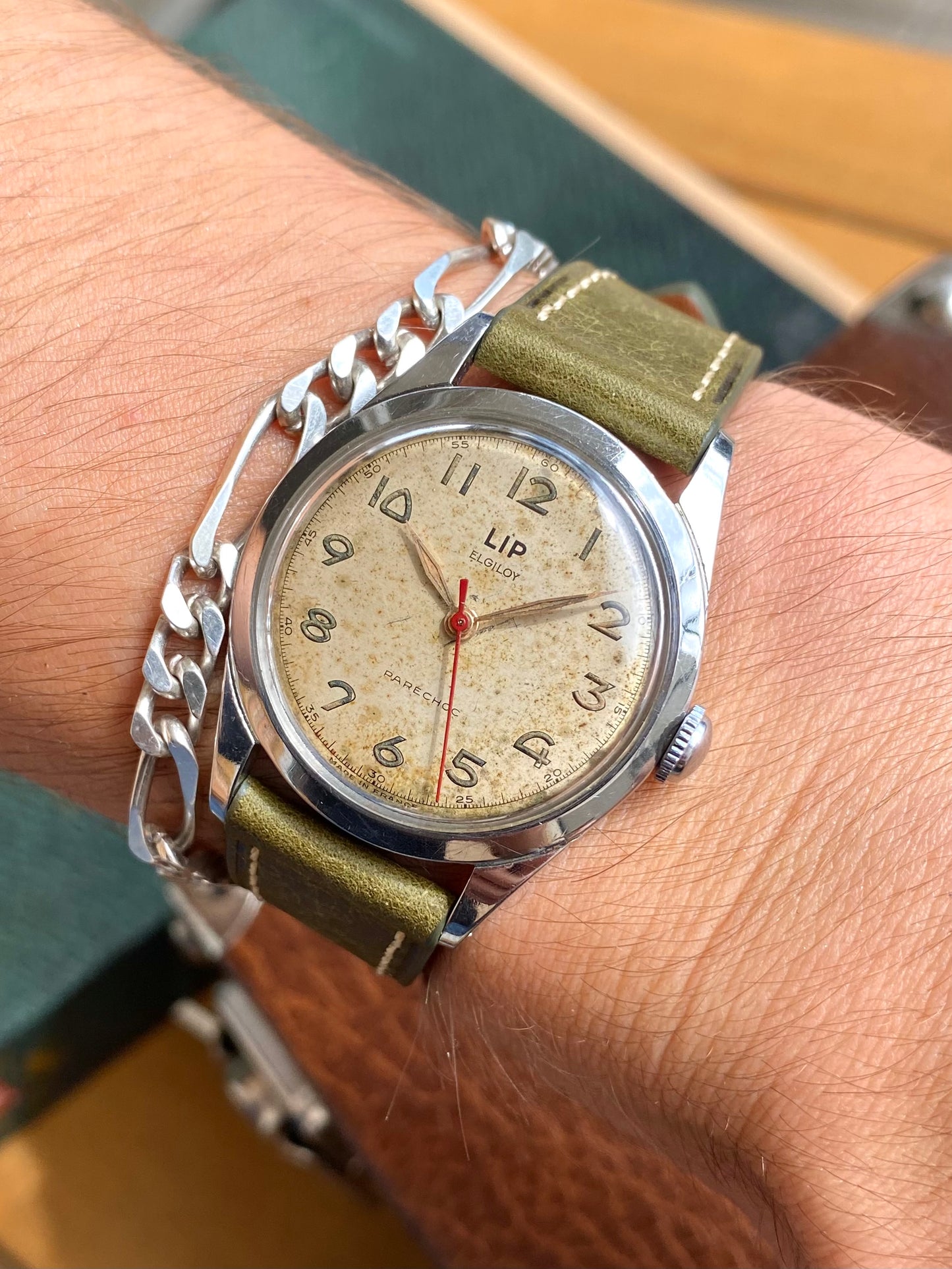 LIP Elgiloy R25 PareChoc Made In France Patinée - Montre Vintage Mécanique 1950