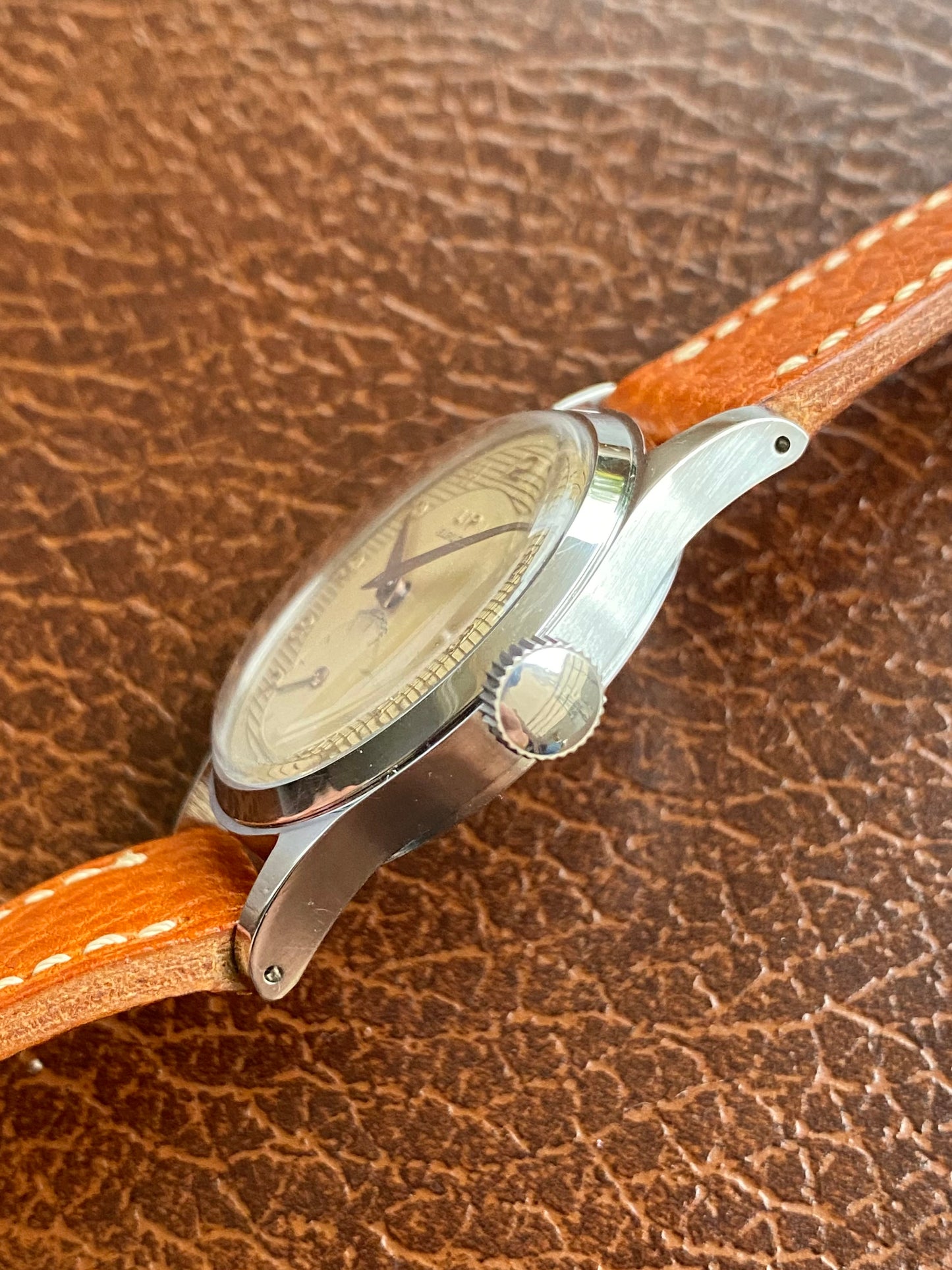 LIP Elgiloy PareChoc R25 Cadran Guilloché "Nid d’Abeille" Montre Vintage Mécanique France 1950