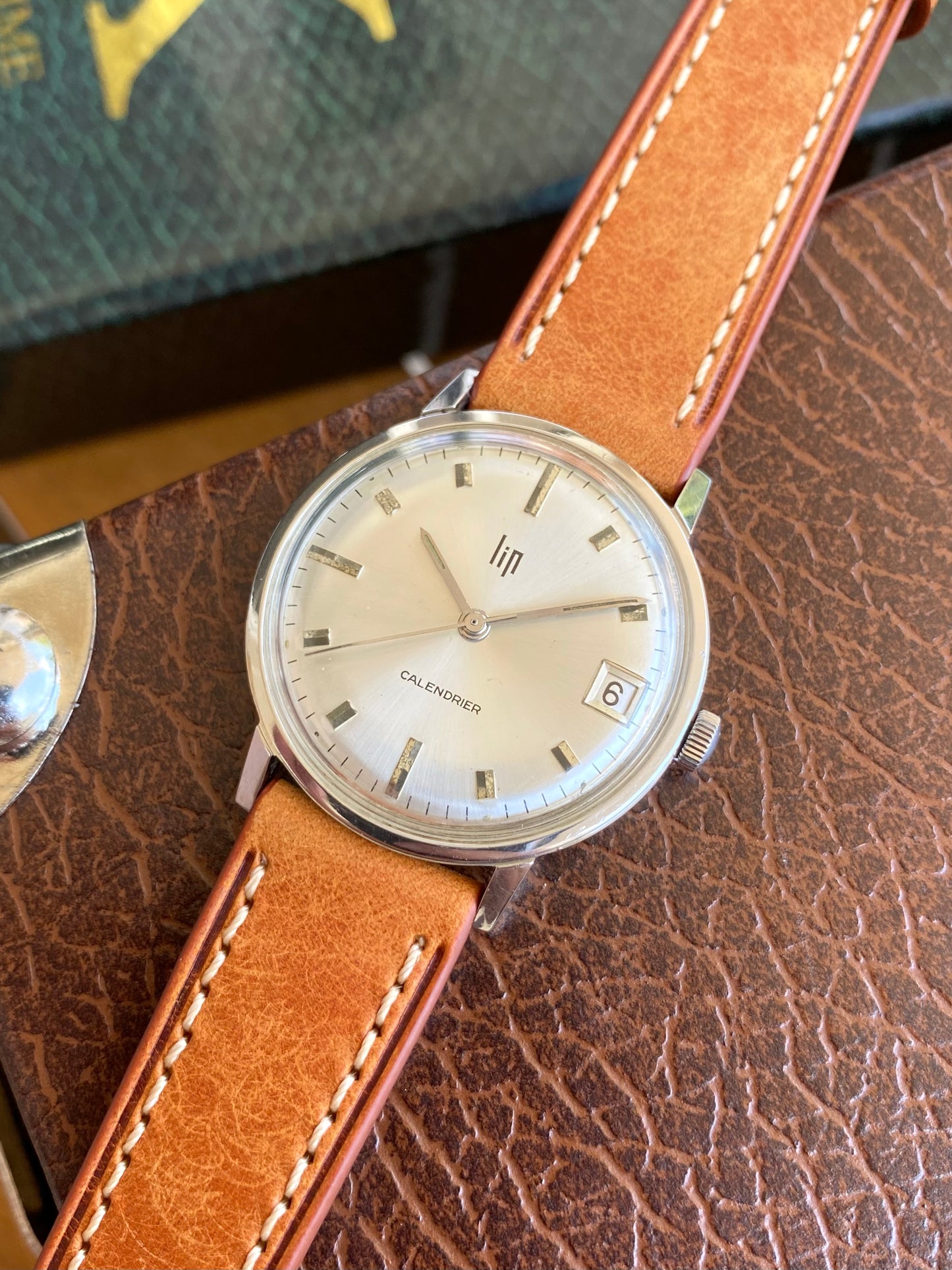 LIP Calendrier R136F Montre Vintage Mécanique France - Boîtier Monobloc 1960