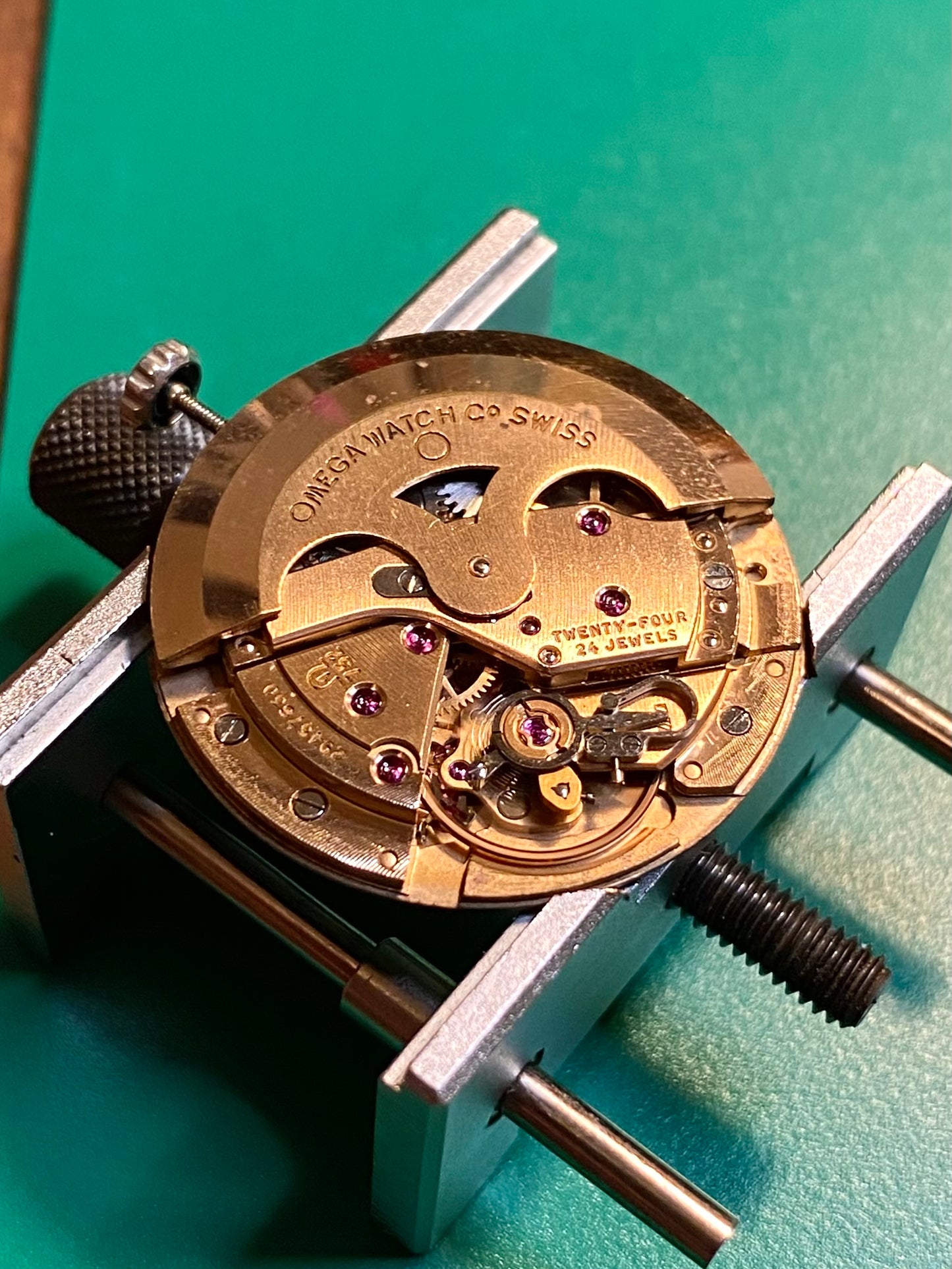 Omega Genève Dynamic Bullseye Automatic Jour Date - Cal. 752 Ref. 166.079 Montre Vintage Mécanique 1969