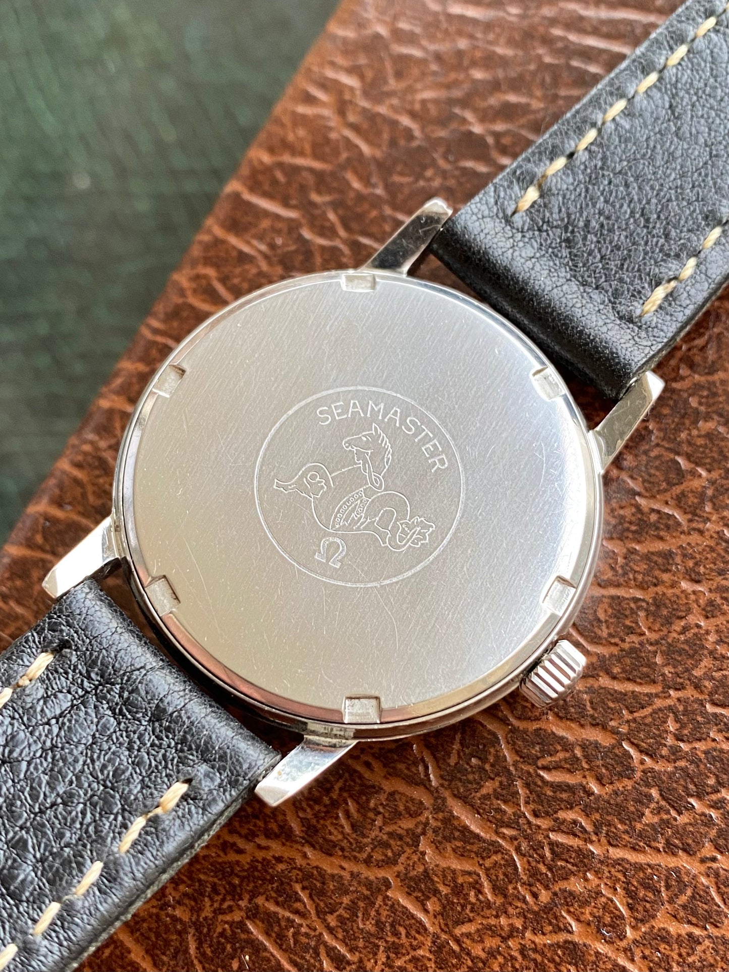 Omega Seamaster 600 TECHNIC - Ref. 135.011 Cal. 601 - Montre Vintage Mécanique Rouge & Noir 1965