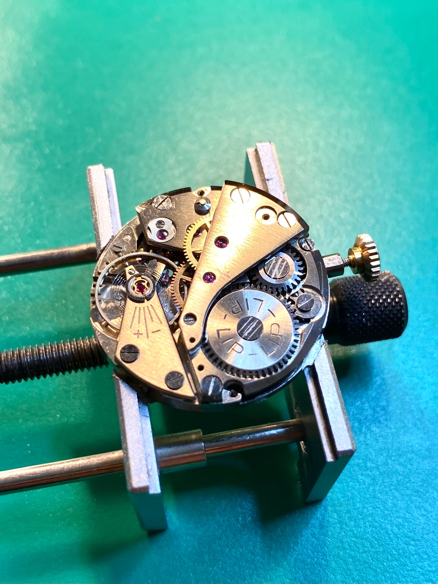 LIP Elgiloy PareChoc France R25 Montre Vintage Mécanique Cadran Guilloché Plaqué Or 1950