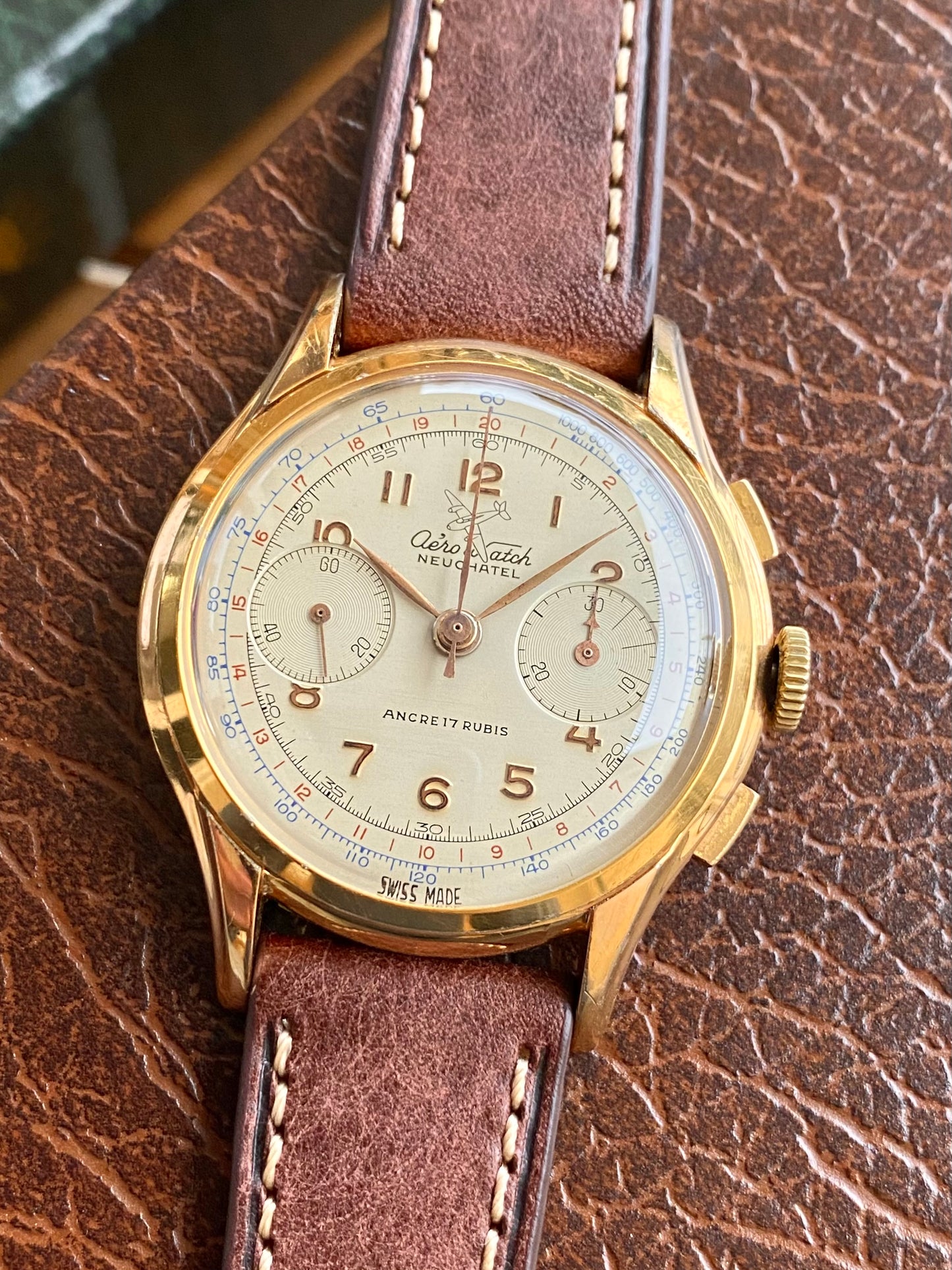 AéroWatch Montre Vintage Chronographe Suisse Plaqué Or - Mecanique Landeron 48 - 1950