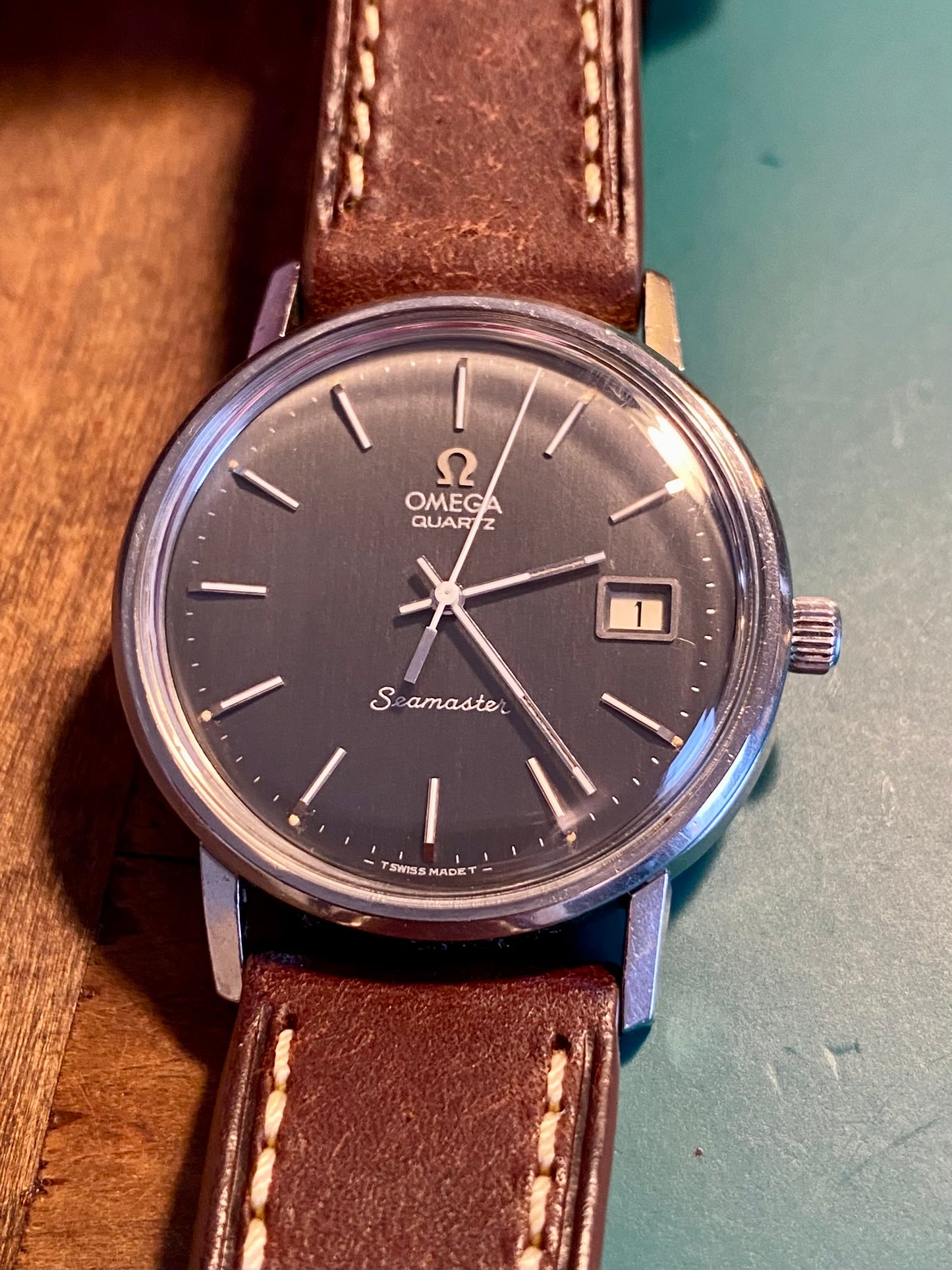 Omega Seamaster Quartz Cal.1342 Réf.196.0079 Montre Vintage Cadran Noir 1980