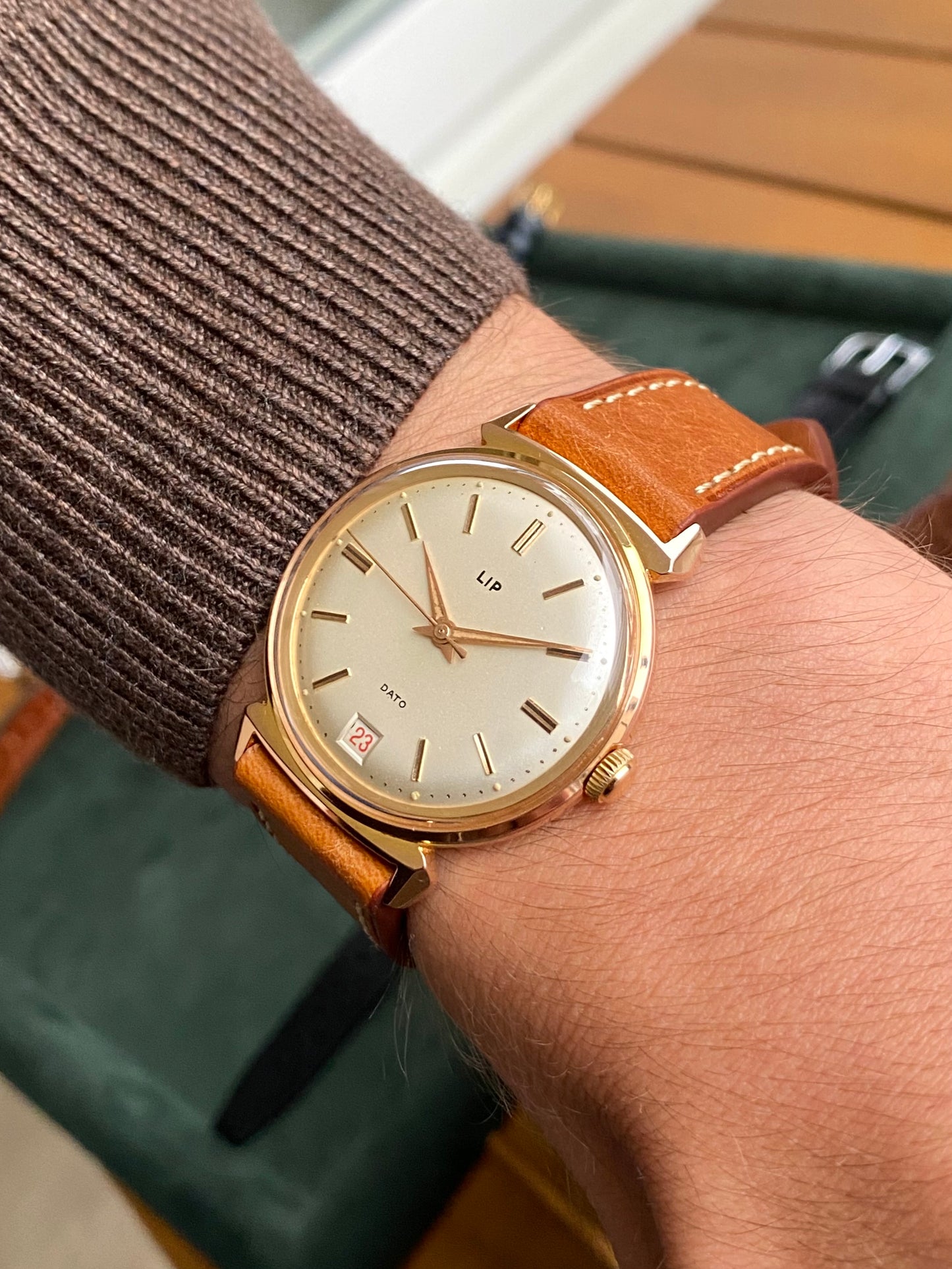 LIP Dato Bull-Horn R23c France - Montre Vintage Mécanique Plaqué Or 1960