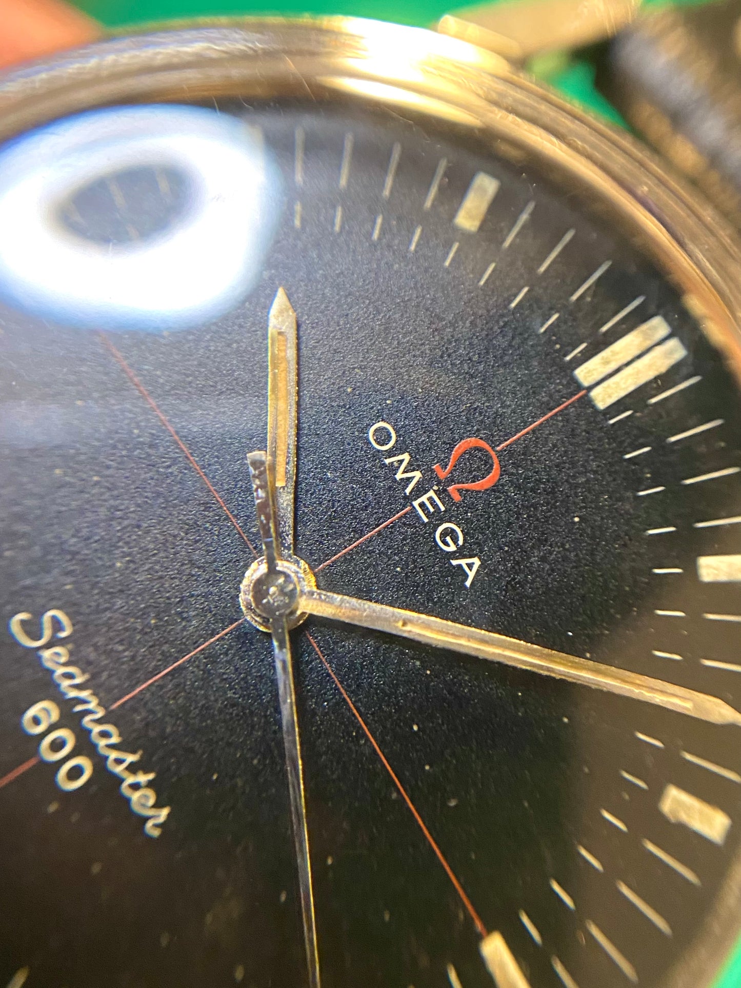 Omega Seamaster 600 TECHNIC - Ref. 135.011 Cal. 601 - Montre Vintage Mécanique Rouge & Noir 1965