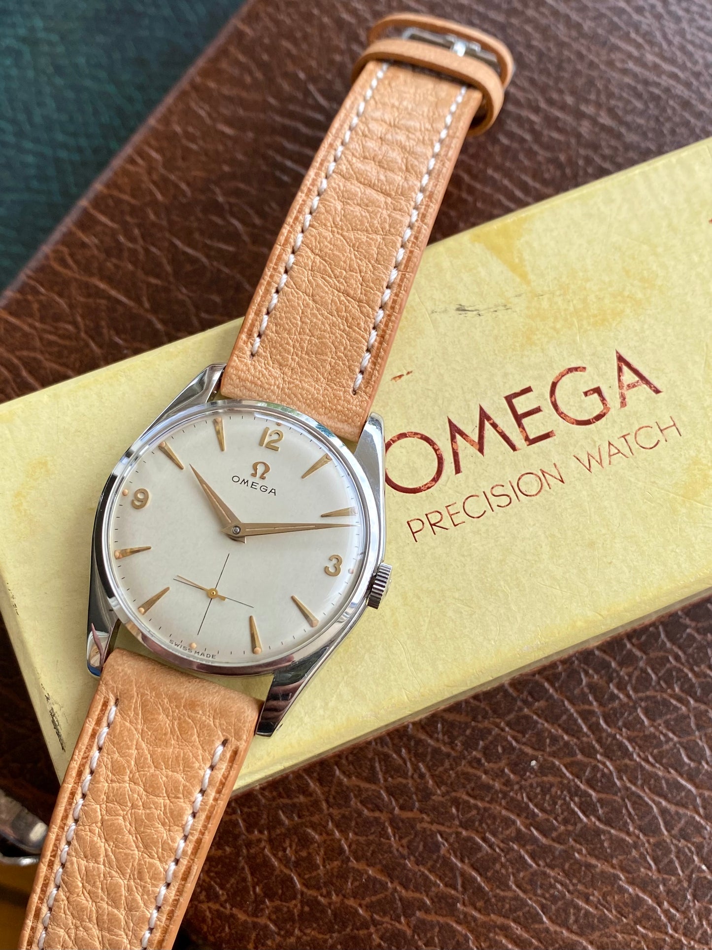 Omega NOS Neuve de Stock - Montre Vintage Suisse Mécanique Cal.410 - Ref. 2833SC - Boîte & Boucle - 1957