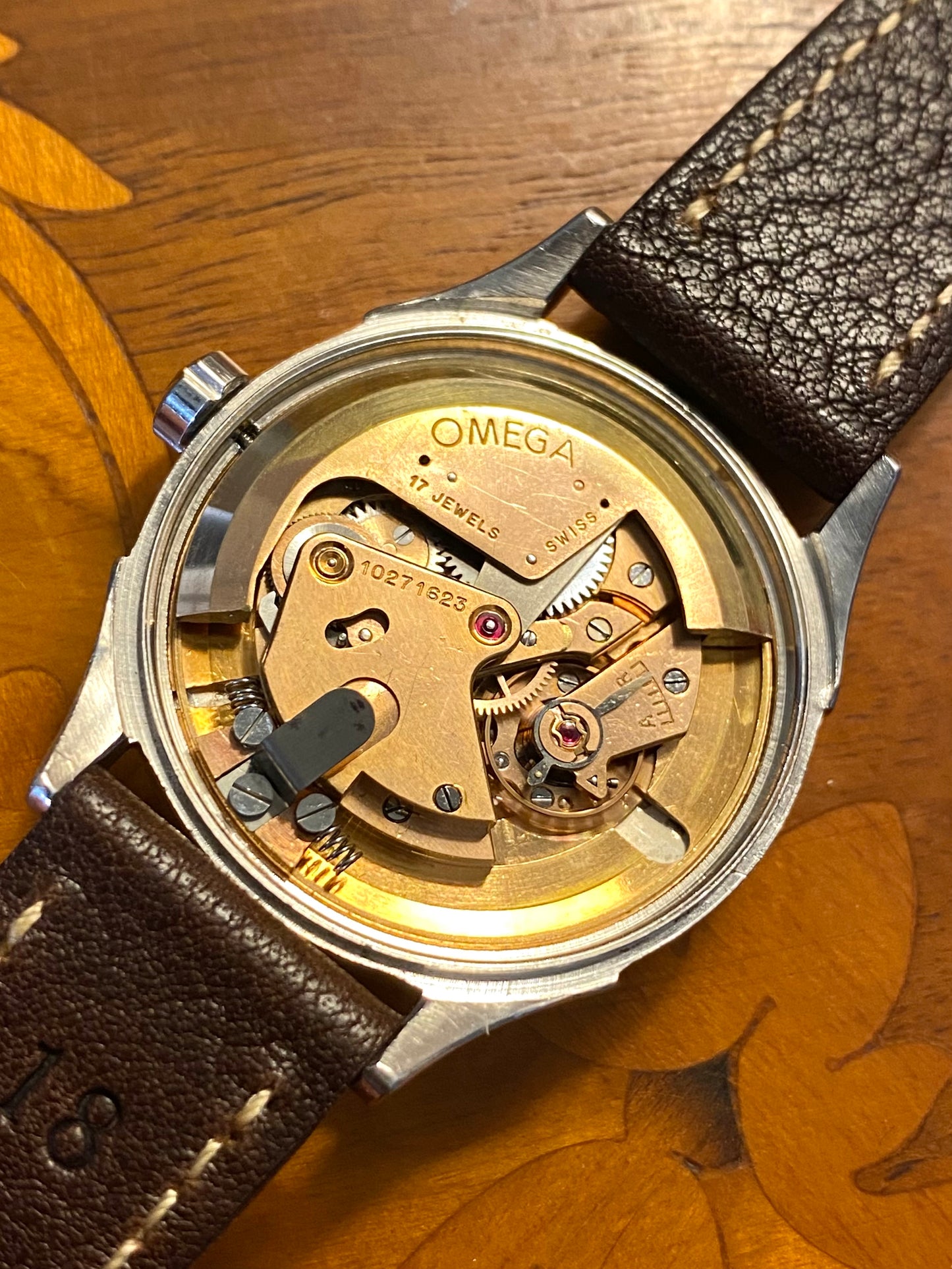 Lot de Deux Articles : Prado Chronographe Suisse & Oméga Bumper Automatic 1944