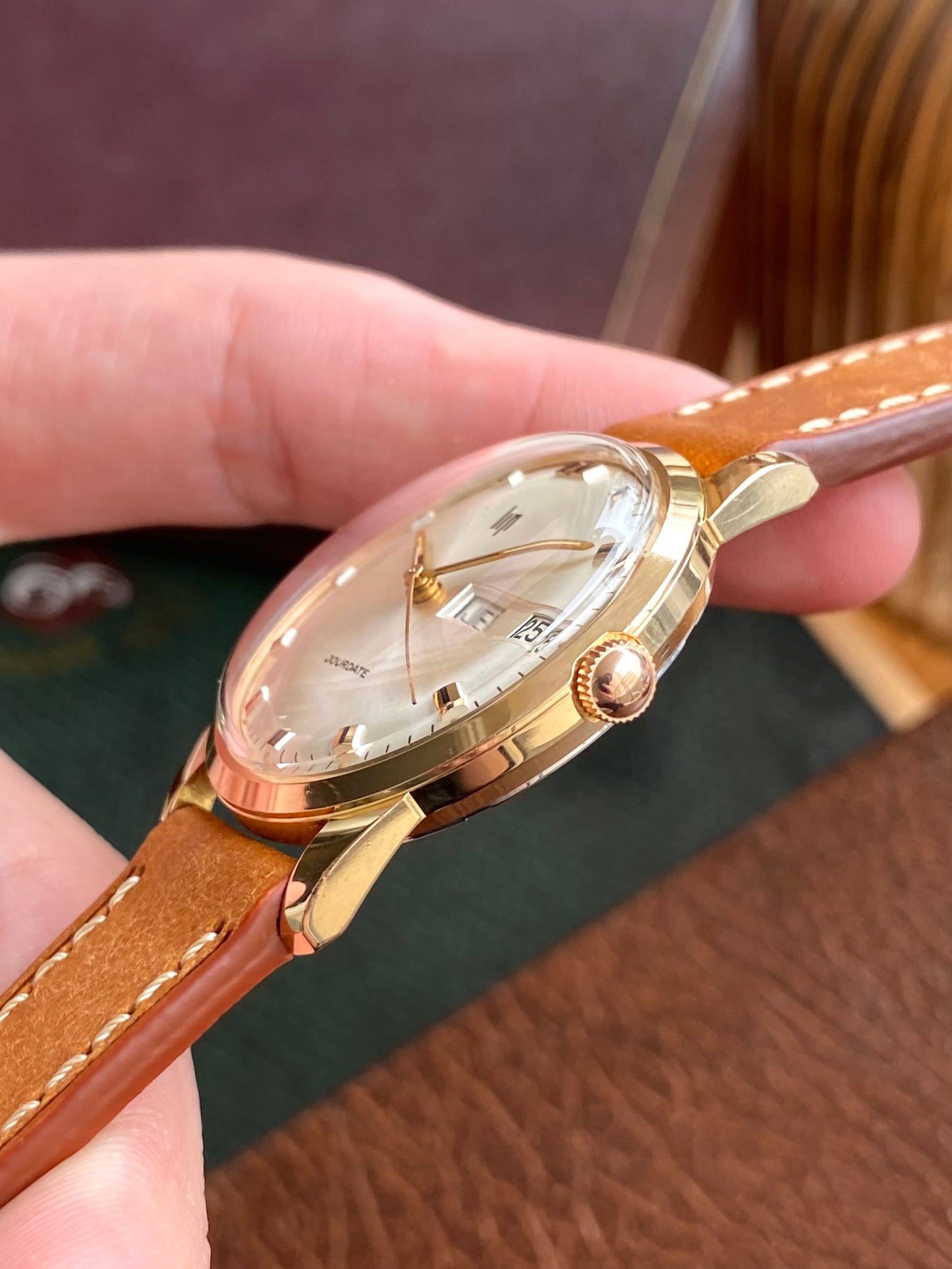 LIP France Jour-Date Plaqué Or R556 - Montre Vintage Mécanique 1960